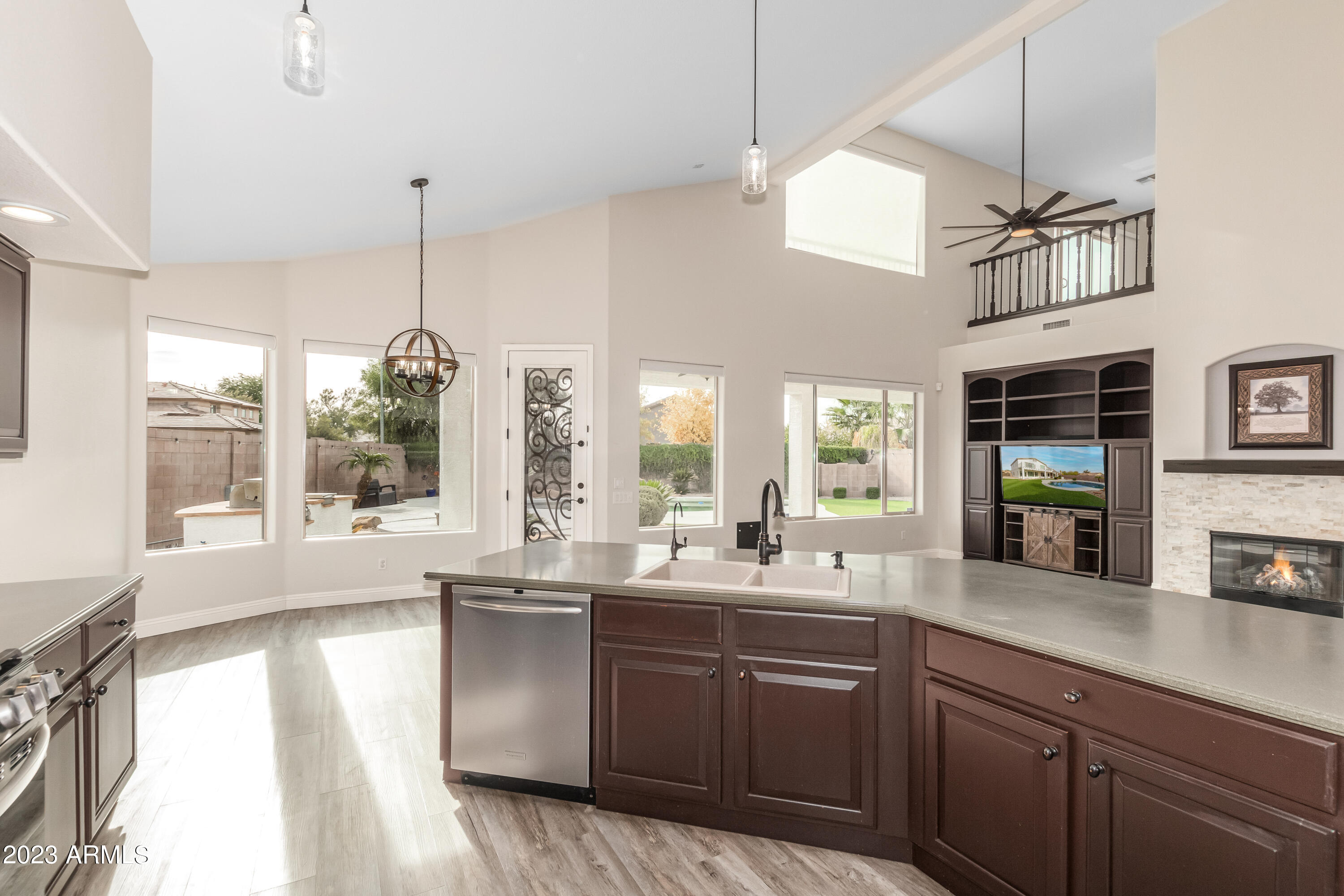 3163 E BUENA VISTA Drive