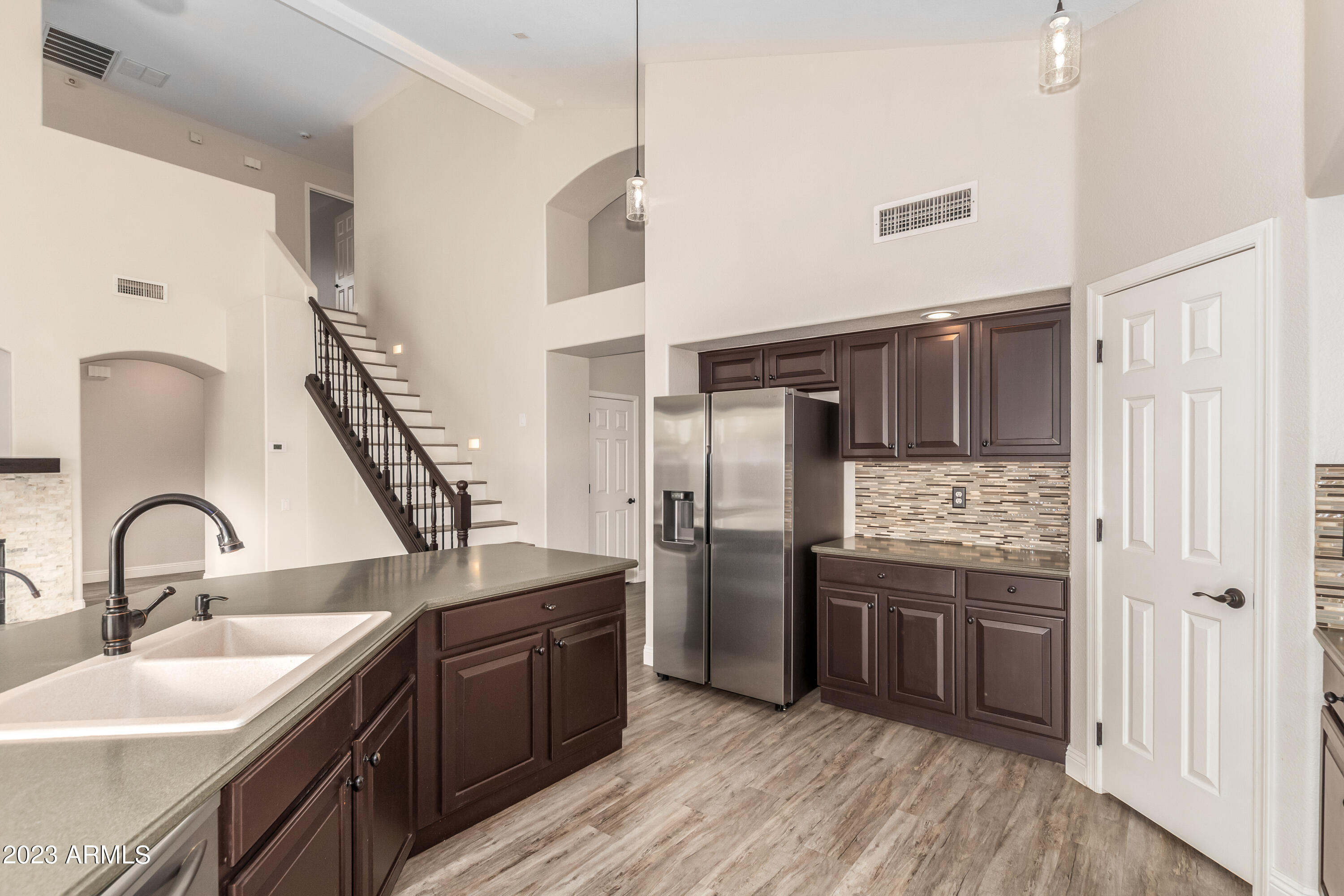 3163 E BUENA VISTA Drive