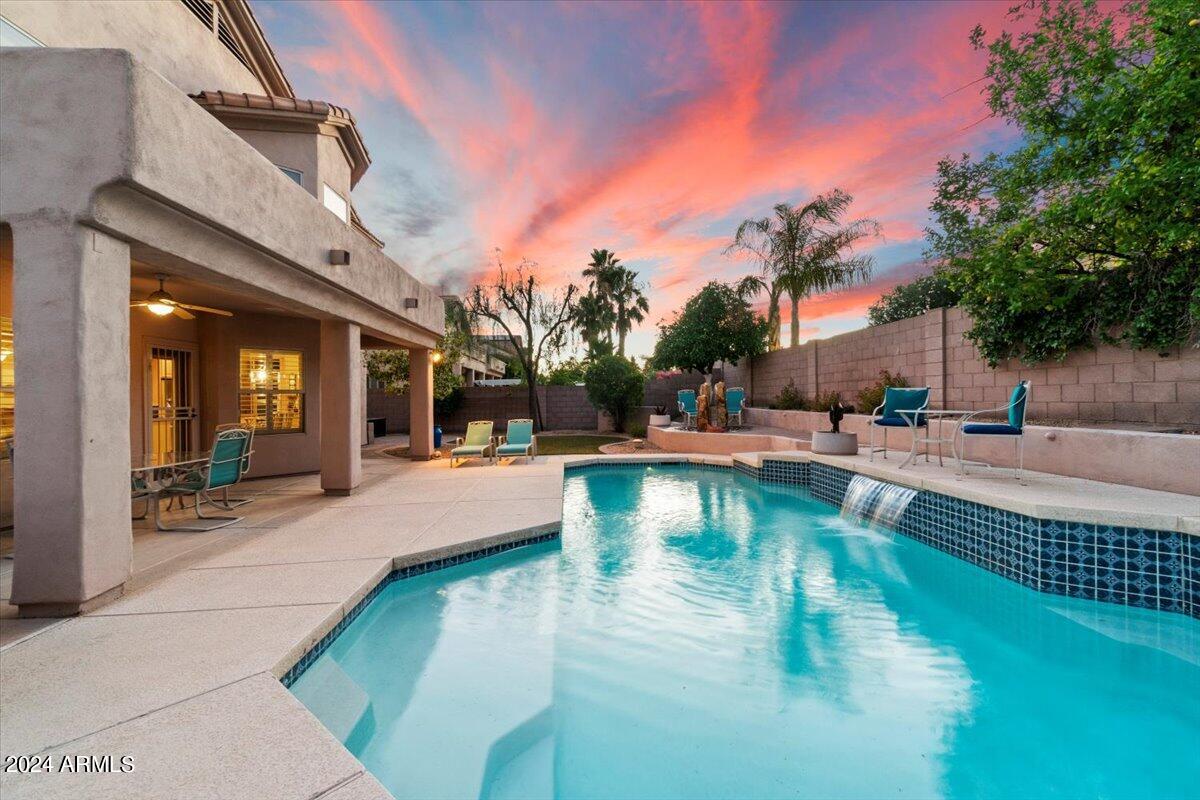 4512 E Robin Lane