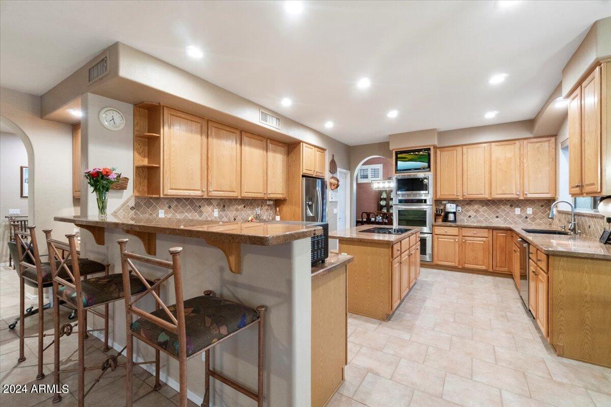 4512 E Robin Lane