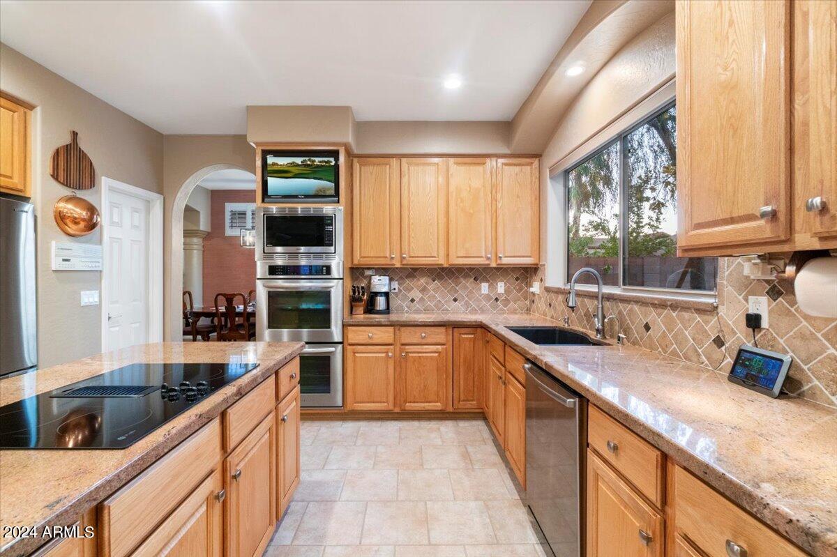 4512 E Robin Lane
