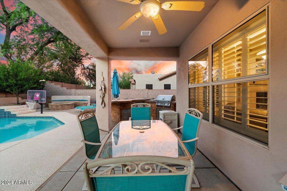 4512 E Robin Lane