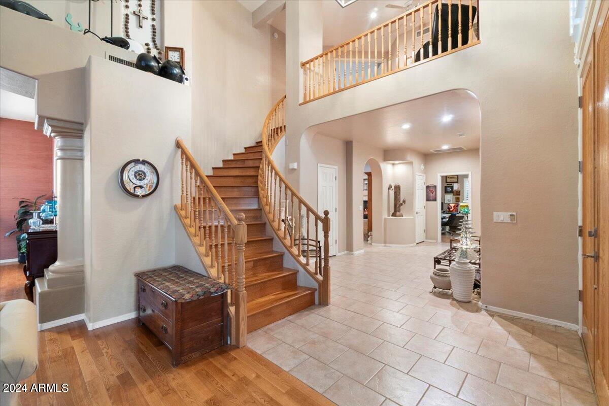 4512 E Robin Lane