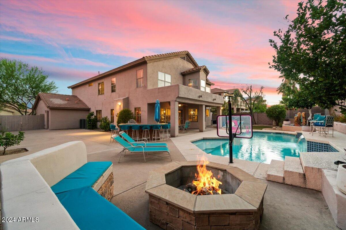 4512 E Robin Lane