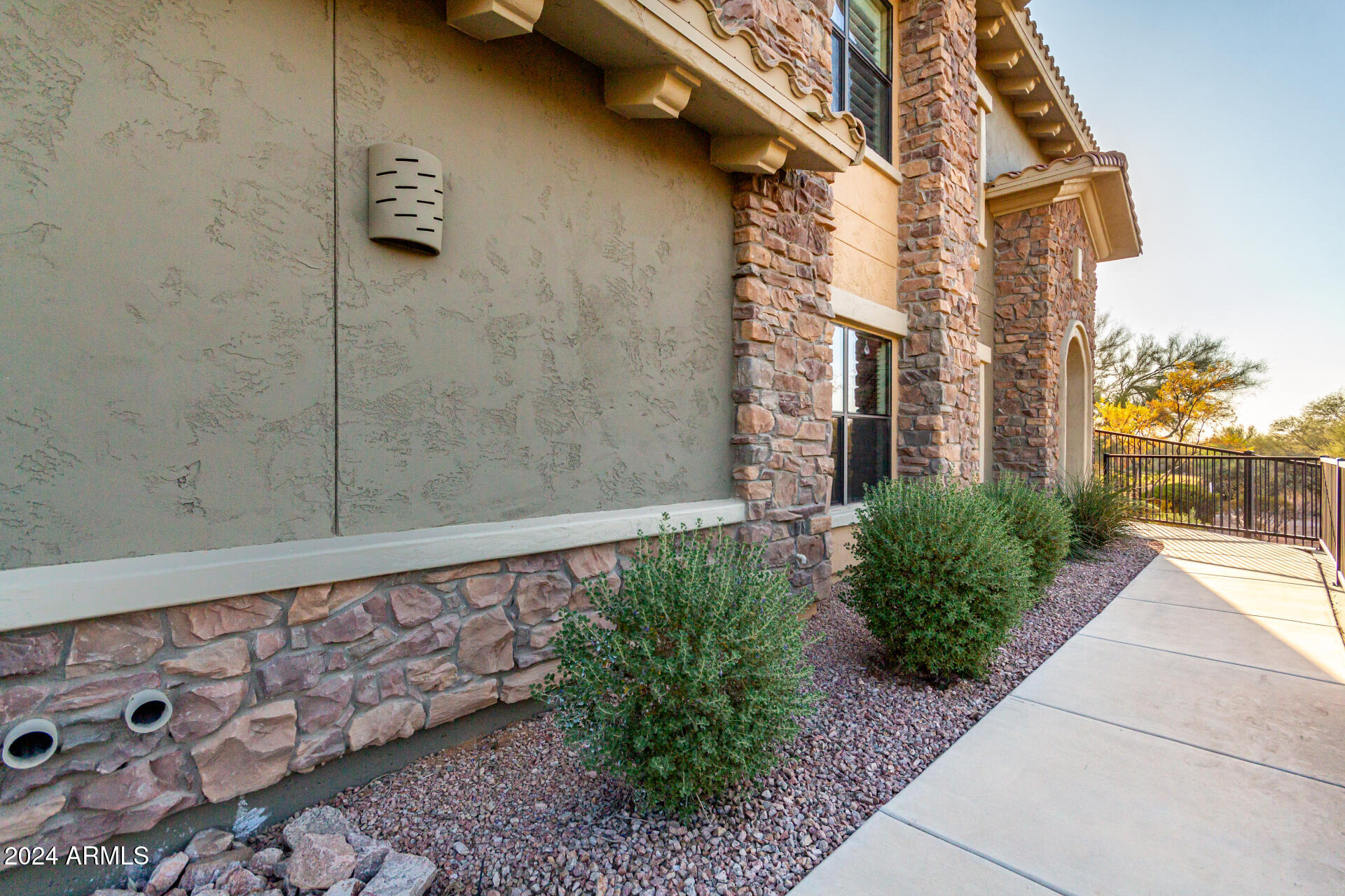 21320 N 56TH Street, 1094