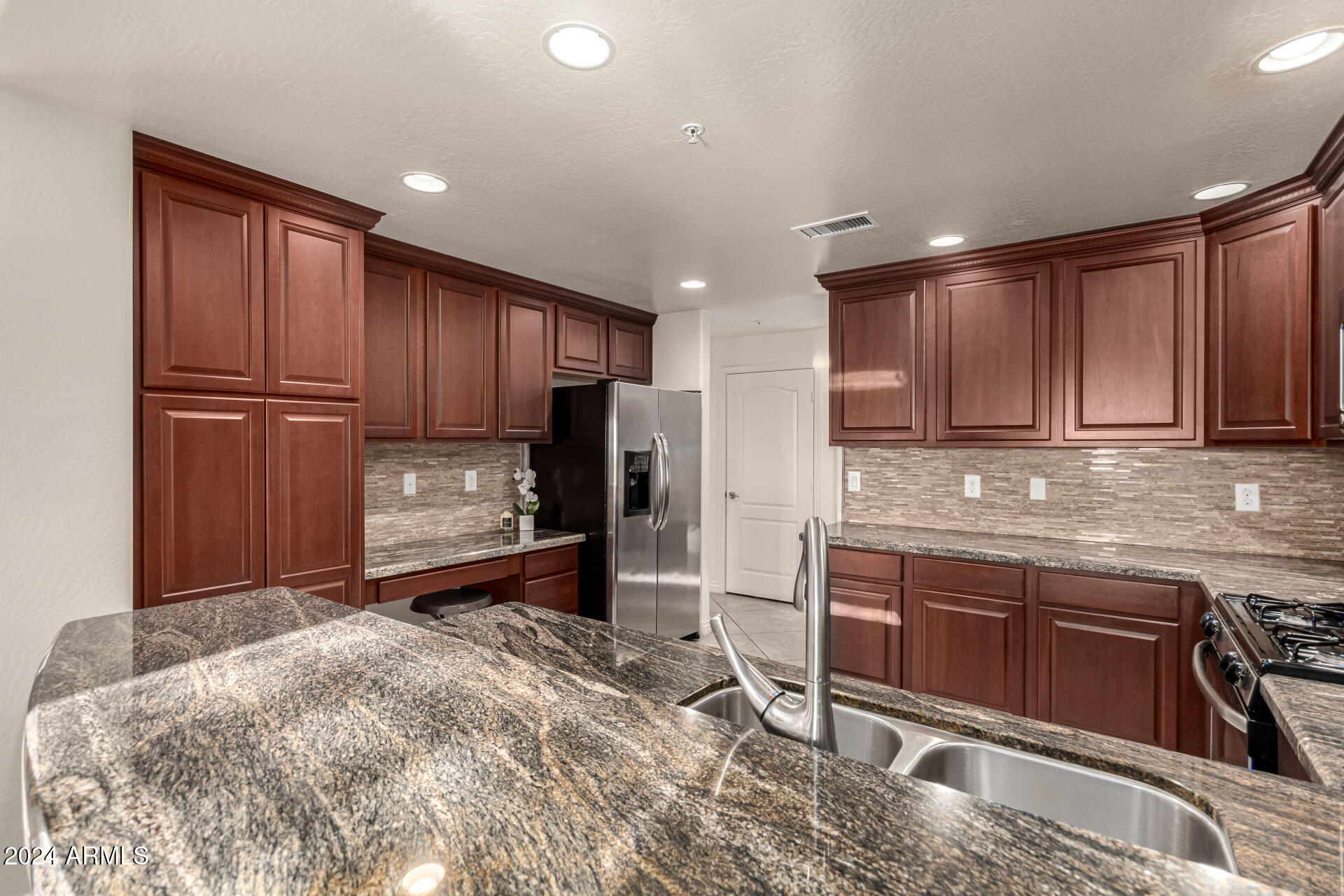 21320 N 56TH Street, 1094