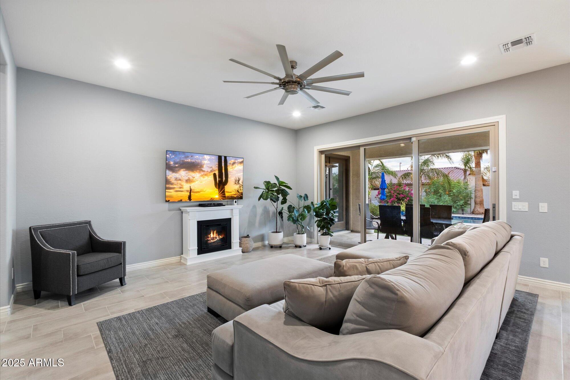 2336 E SUSAN Drive