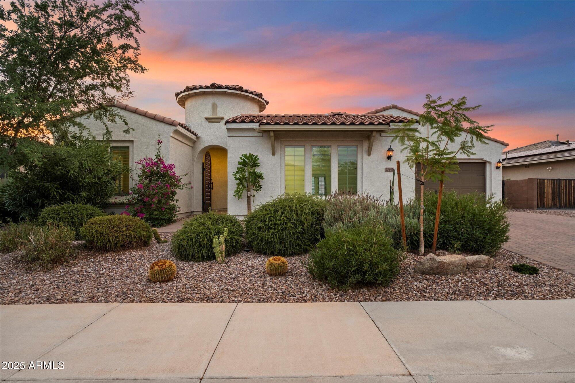2336 E SUSAN Drive