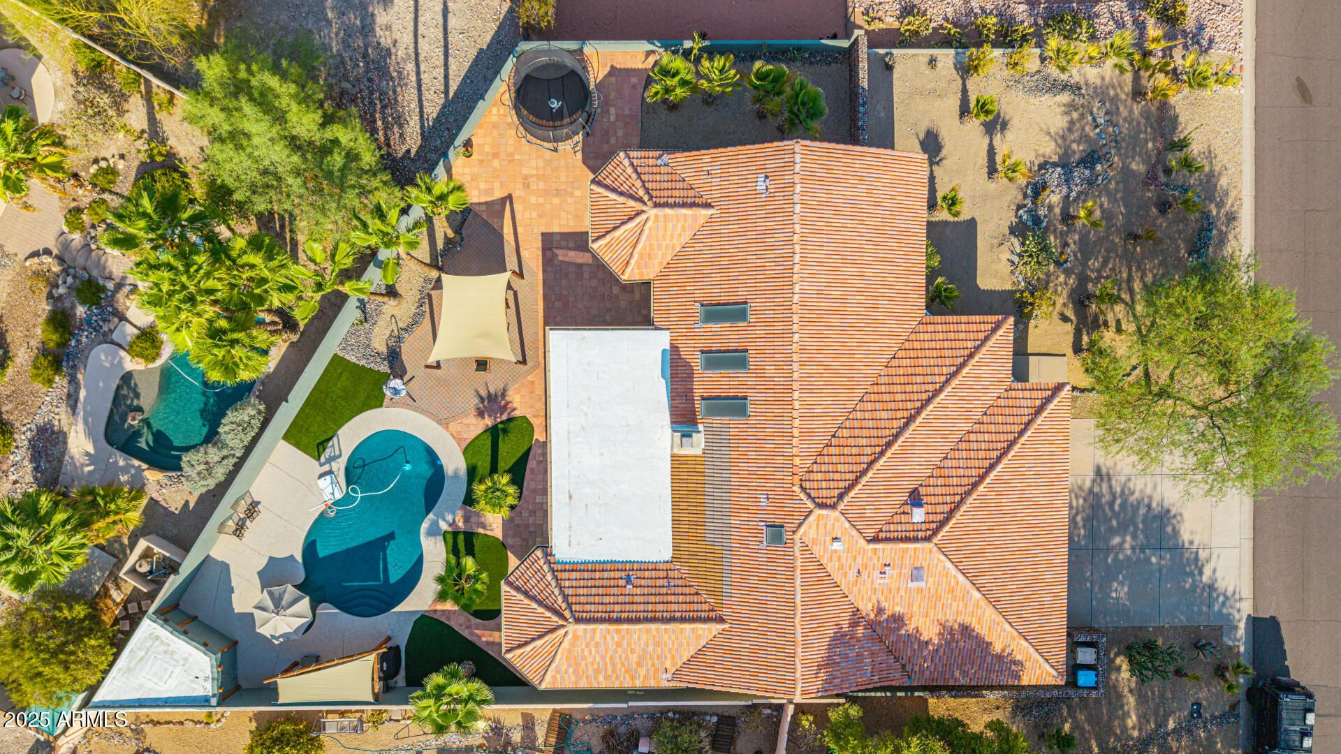 16604 E FAIRFAX Drive