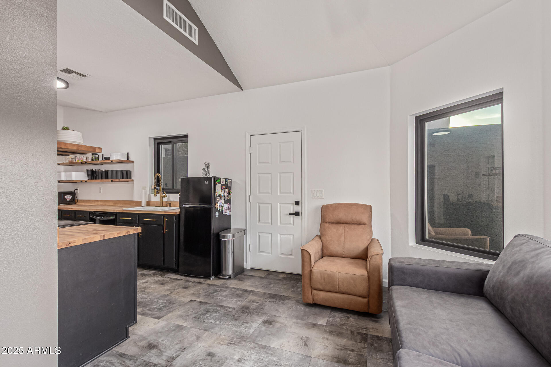 16604 E FAIRFAX Drive