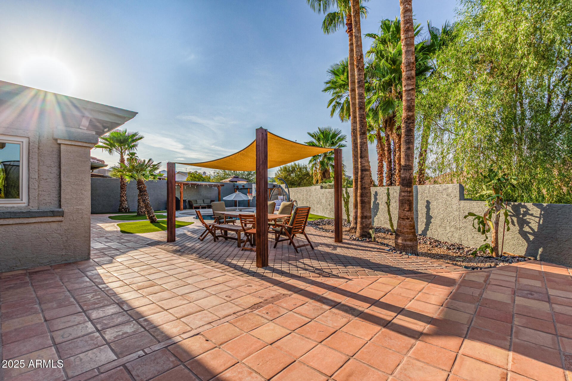 16604 E FAIRFAX Drive