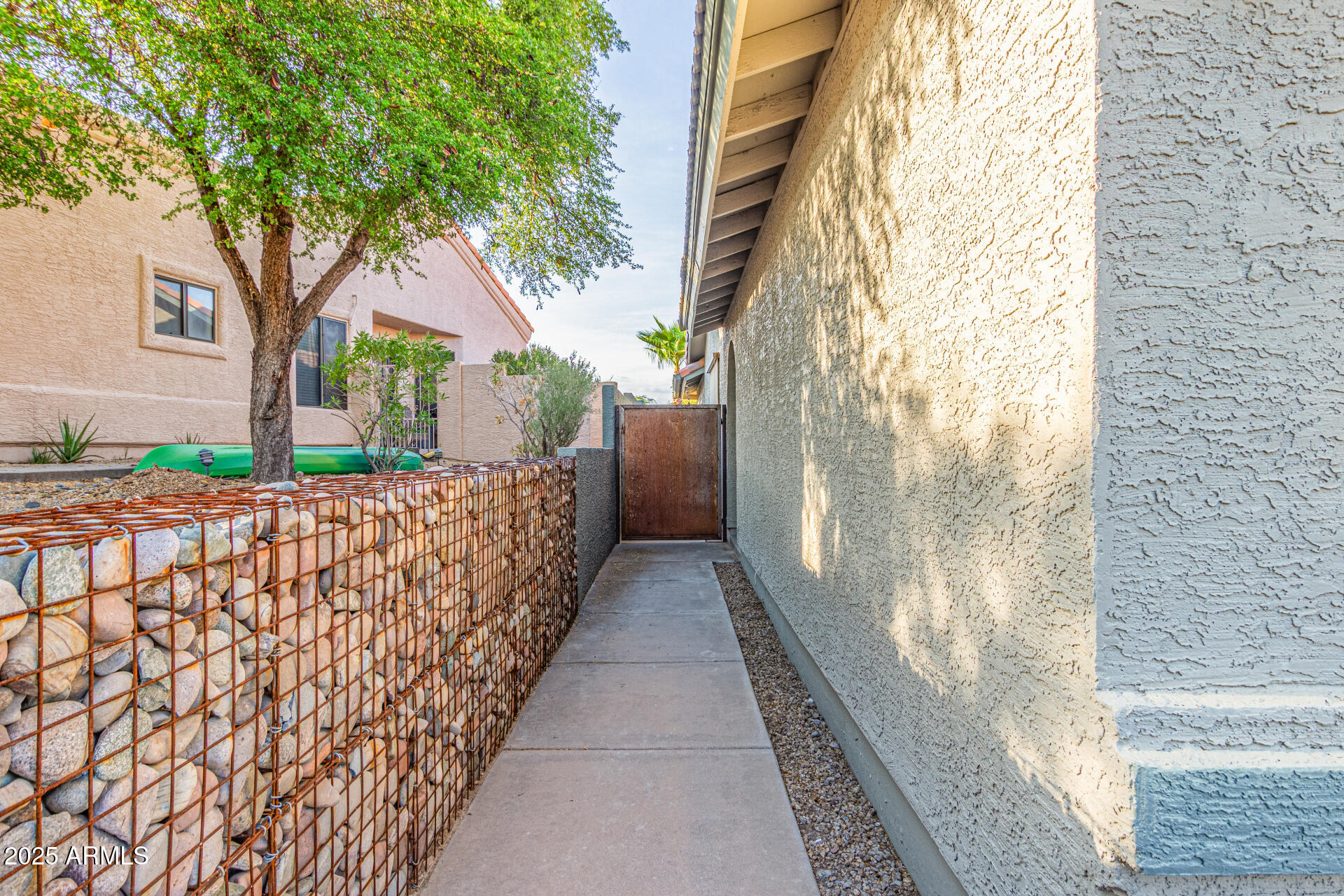 16604 E FAIRFAX Drive