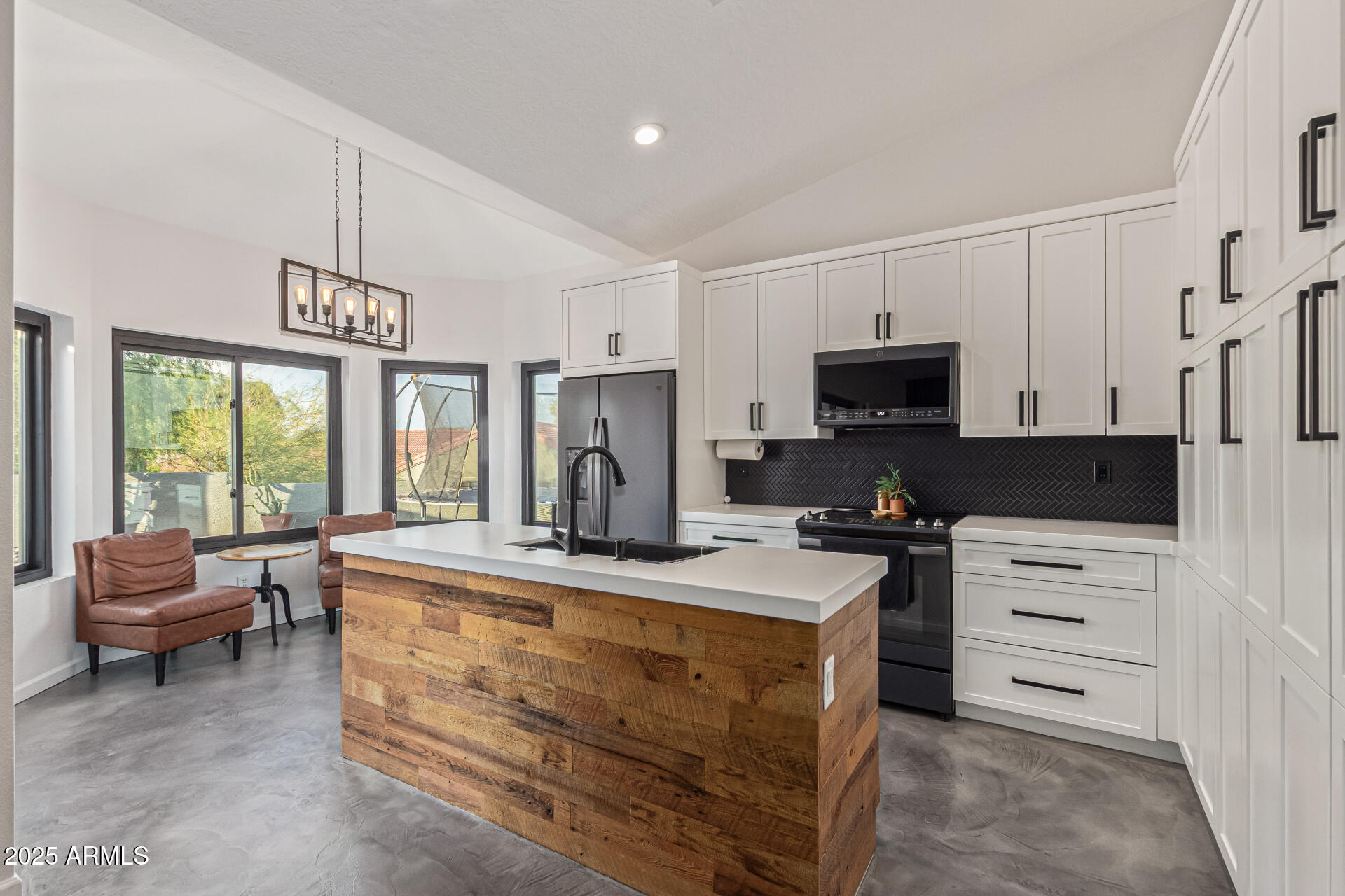 16604 E FAIRFAX Drive