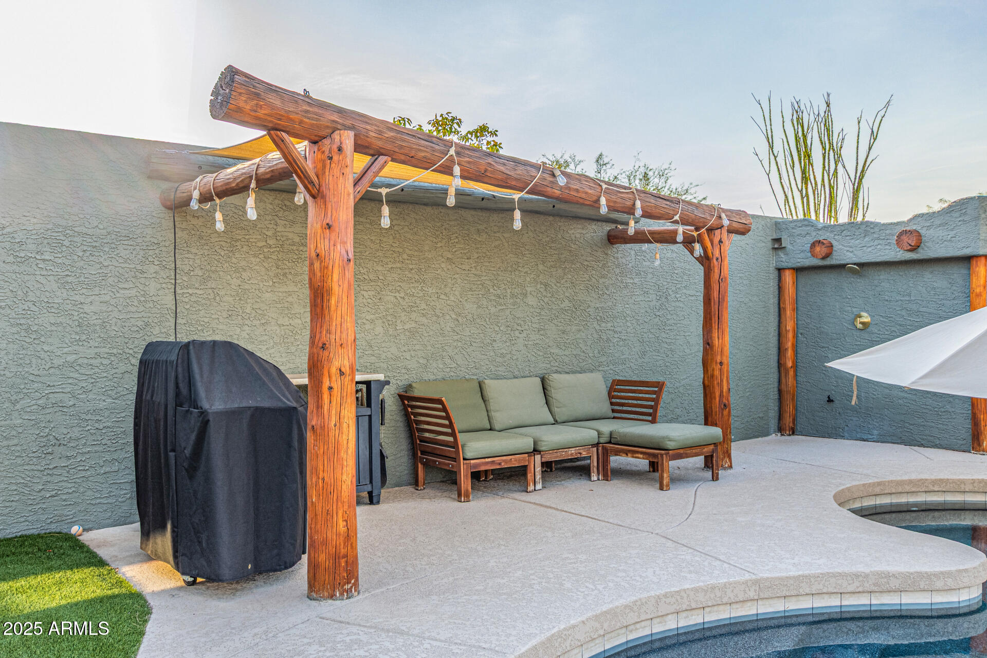 16604 E FAIRFAX Drive