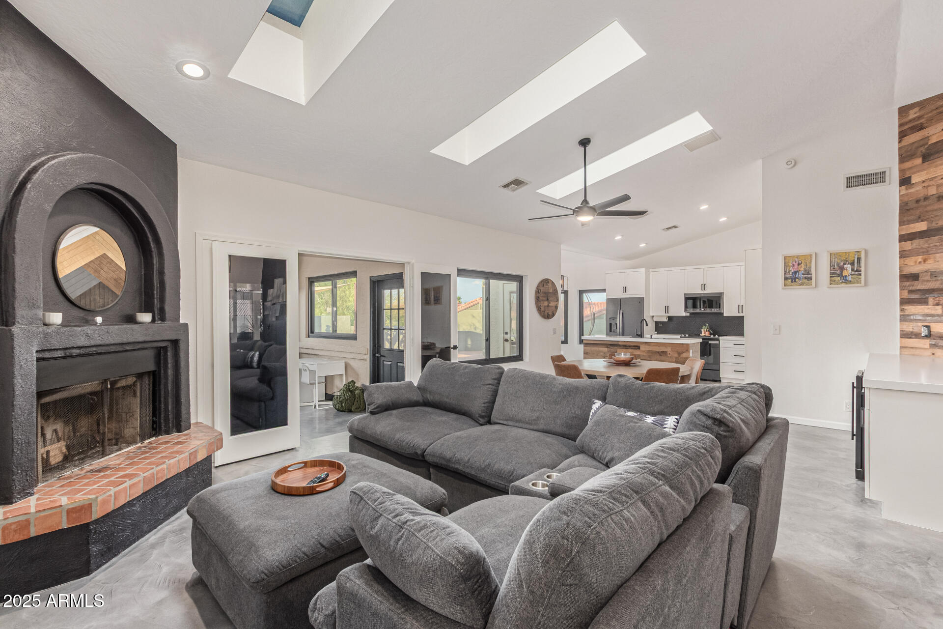 16604 E FAIRFAX Drive