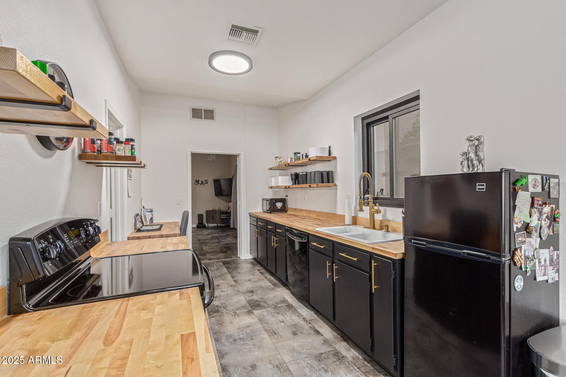 16604 E FAIRFAX Drive