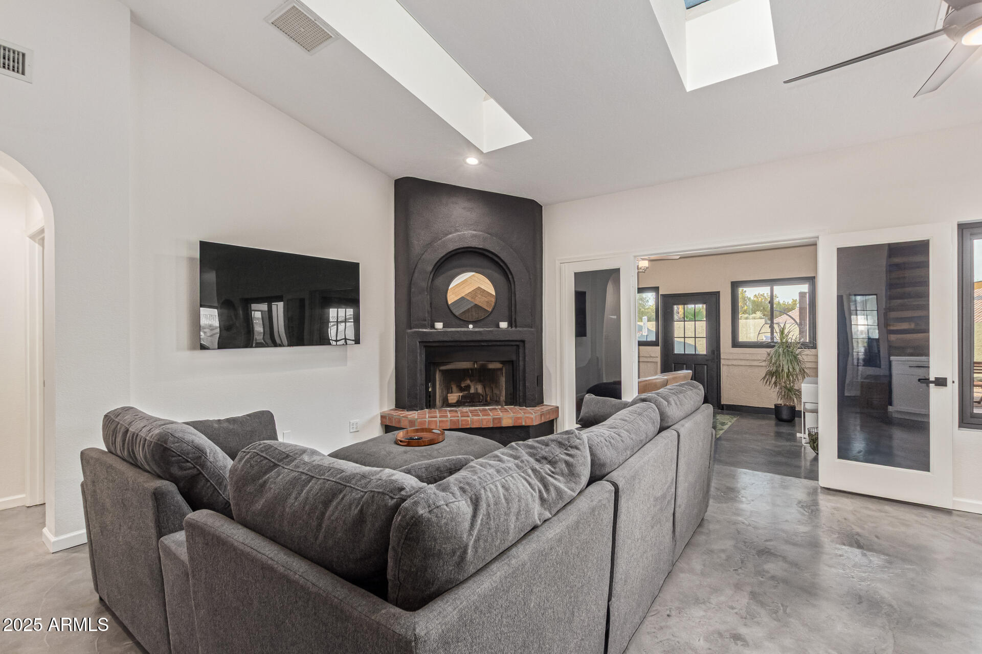 16604 E FAIRFAX Drive