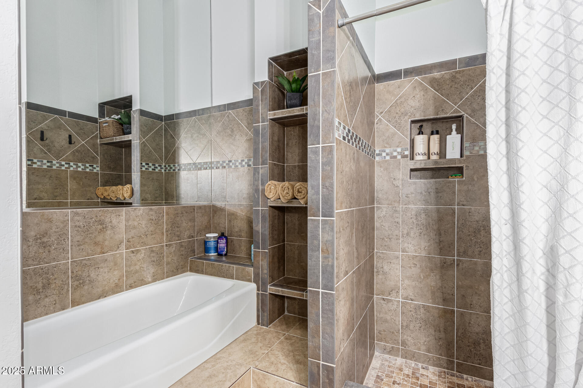 16604 E FAIRFAX Drive