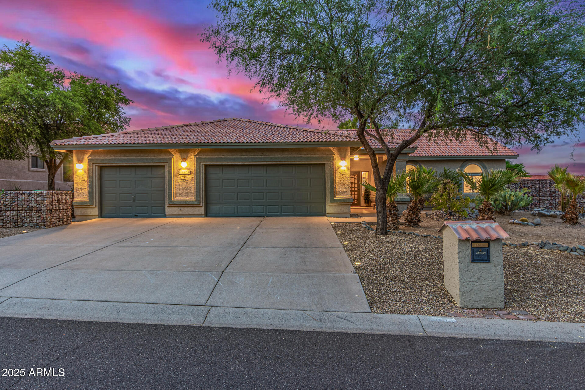 16604 E FAIRFAX Drive