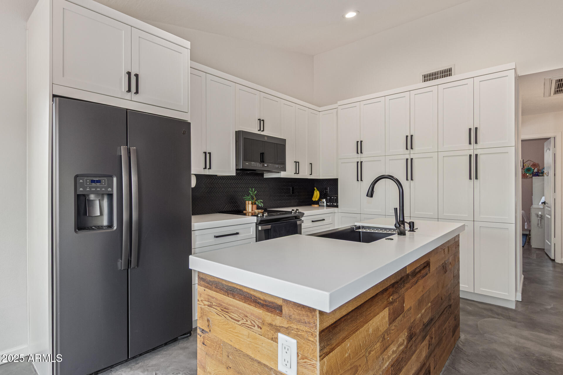 16604 E FAIRFAX Drive