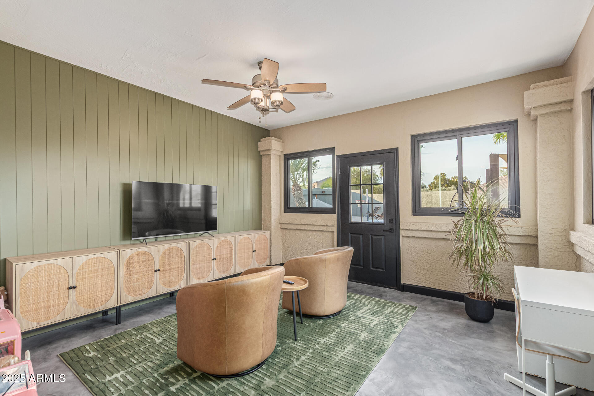 16604 E FAIRFAX Drive