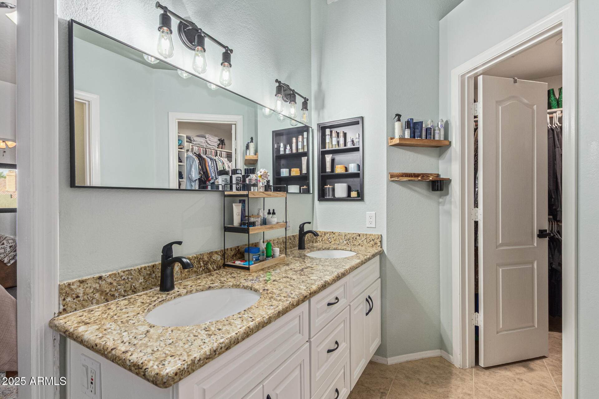 16604 E FAIRFAX Drive