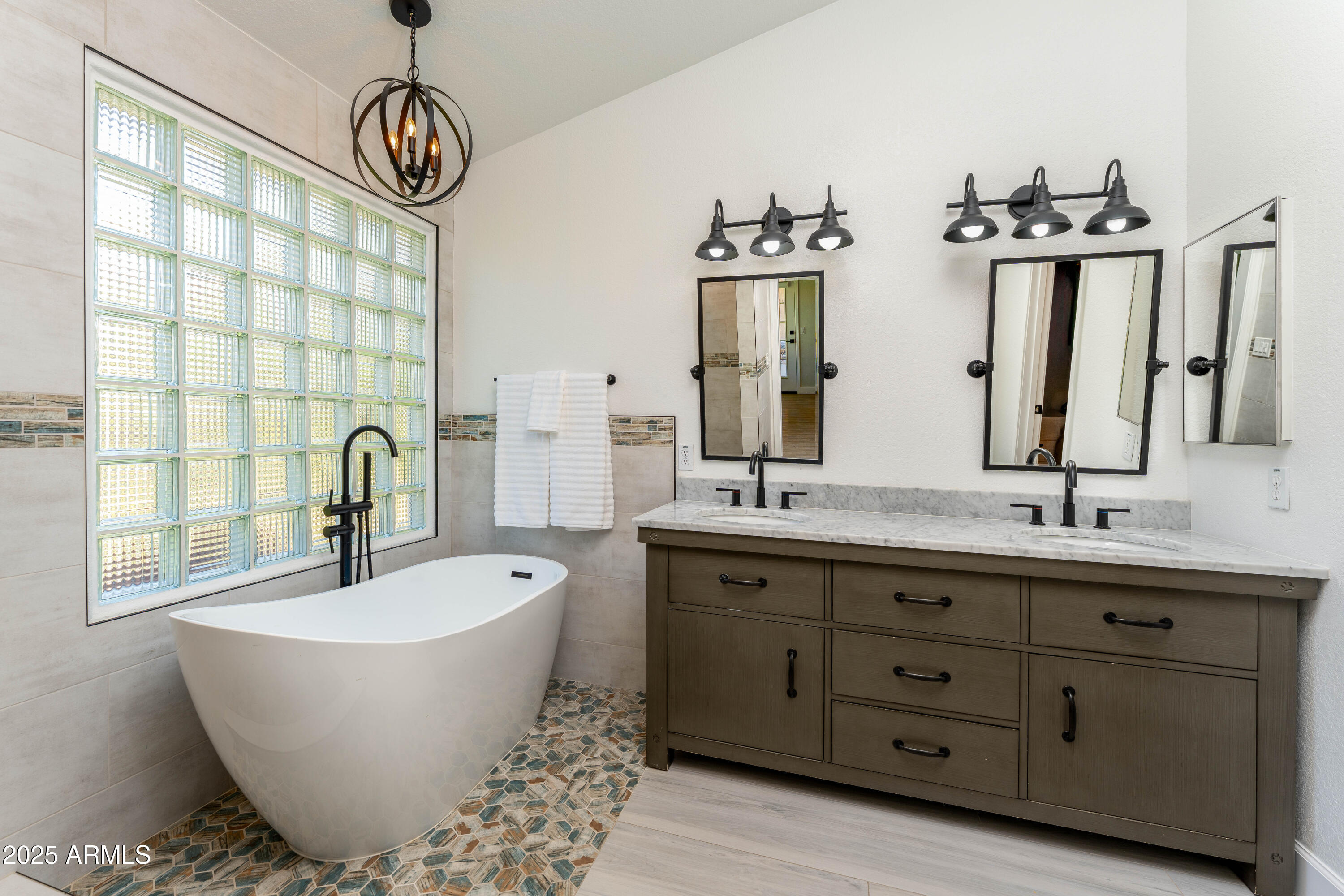 4630 E Via Dona Road