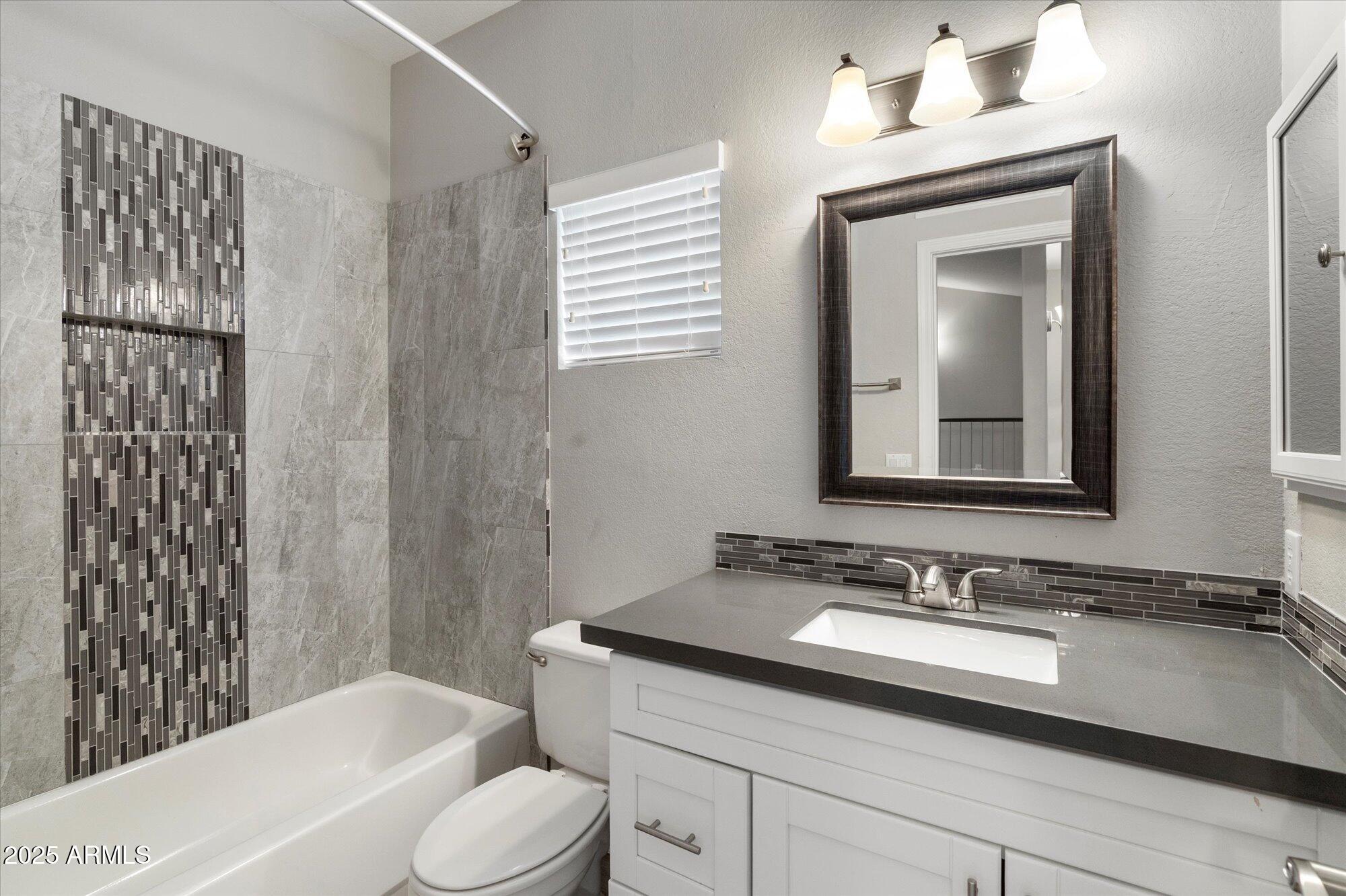 4714 E PRICKLY PEAR Trail
