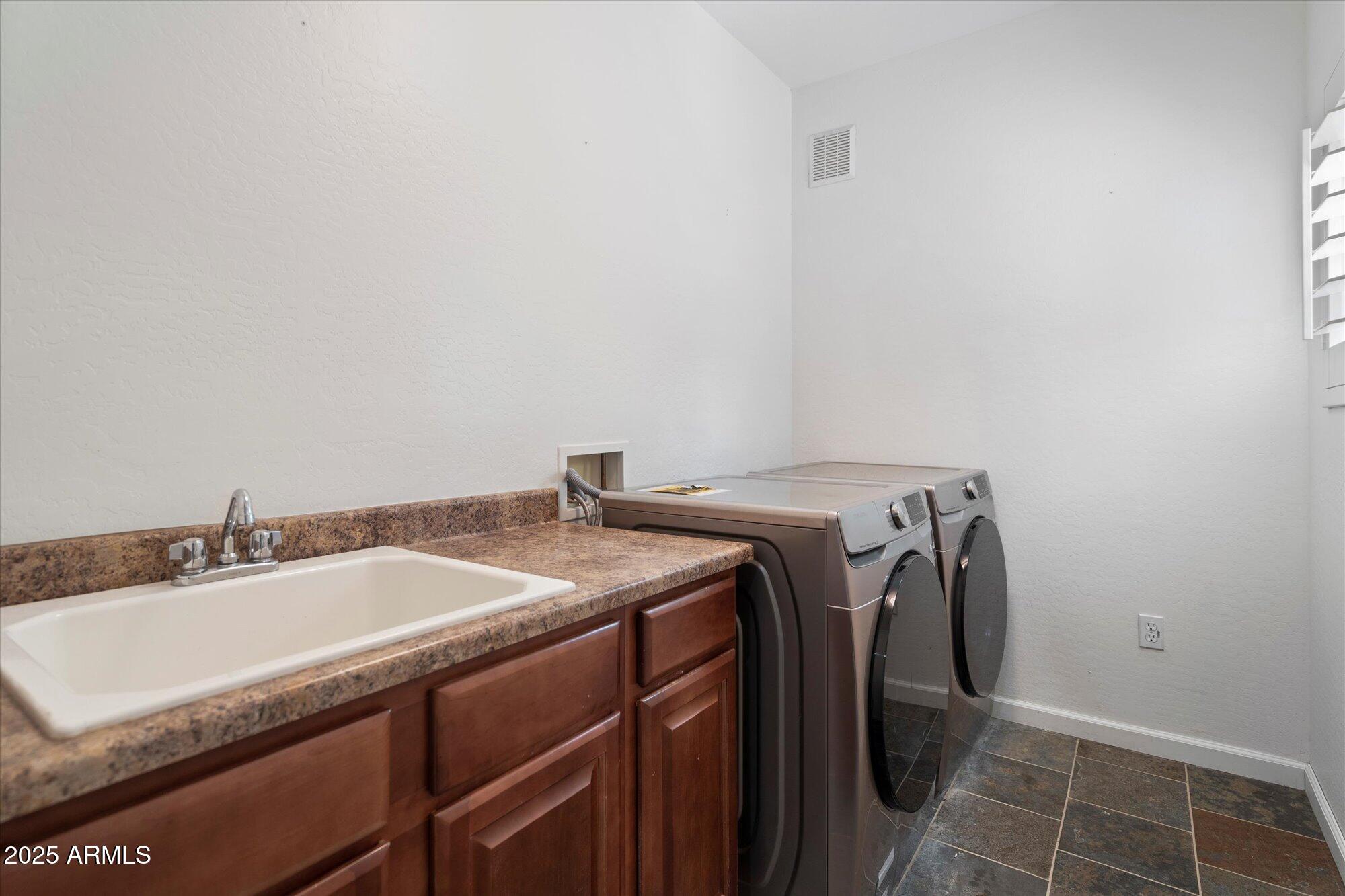 3935 E ROUGH RIDER Road, 1164