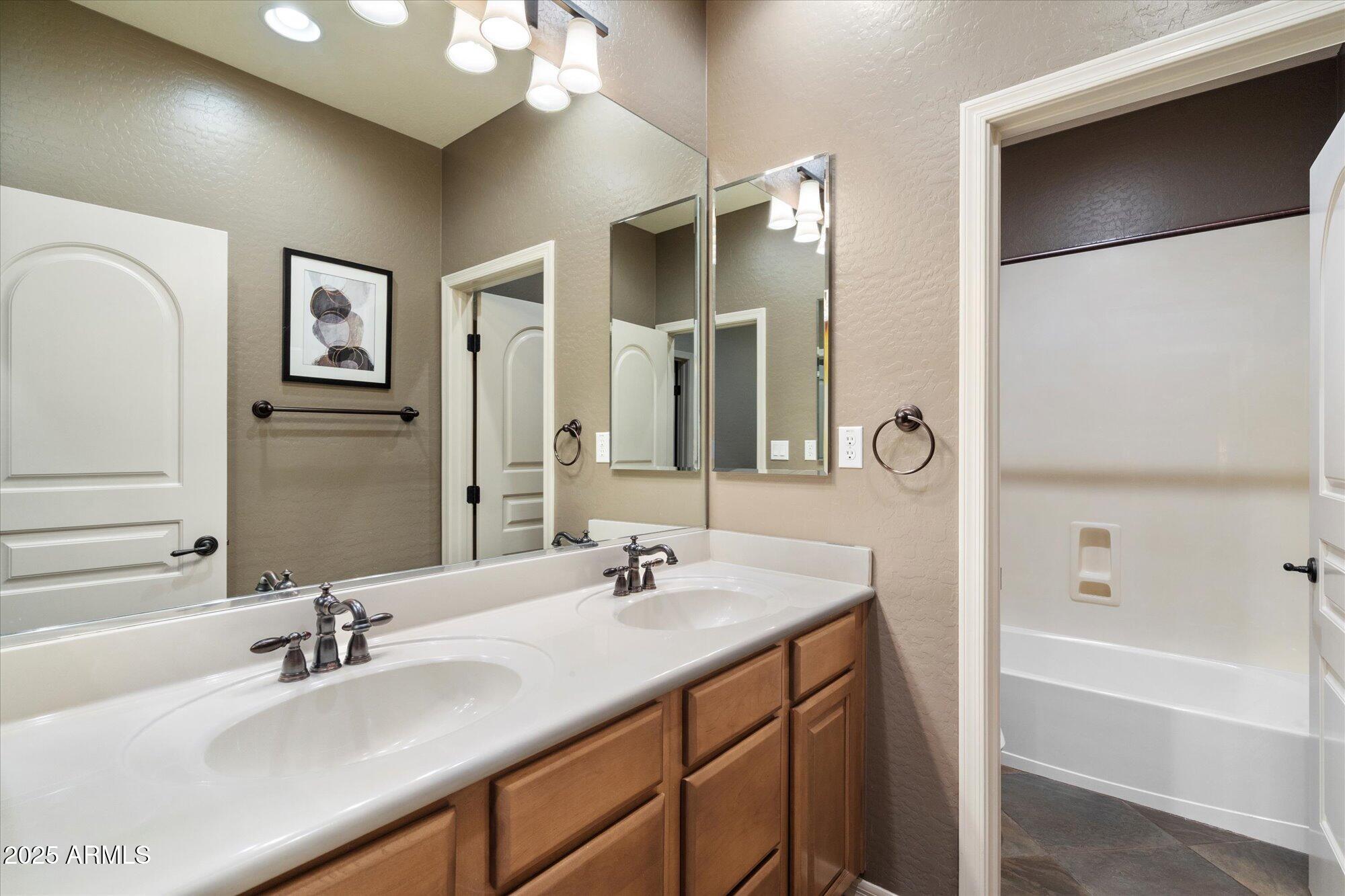 3973 E Hummingbird Lane