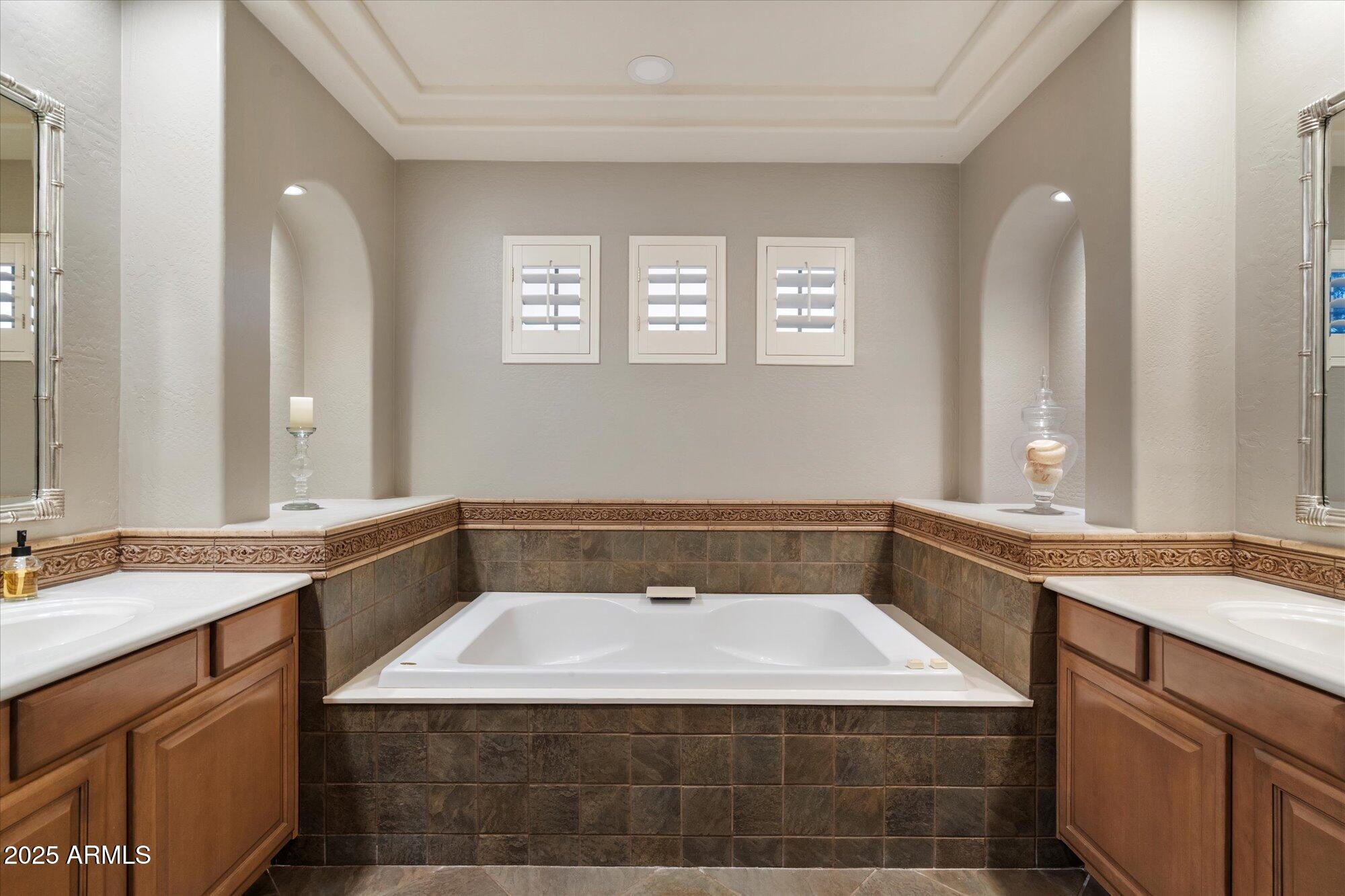 3973 E Hummingbird Lane