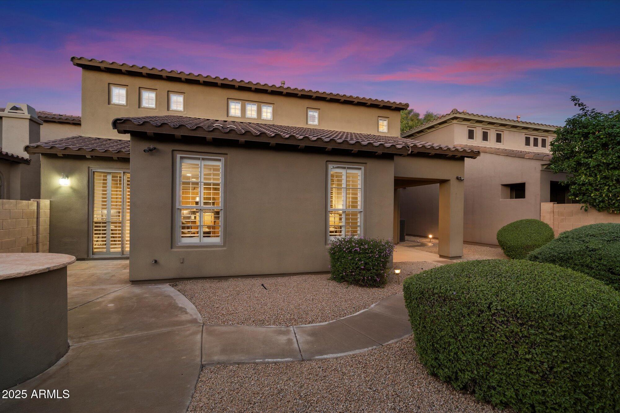 3973 E Hummingbird Lane