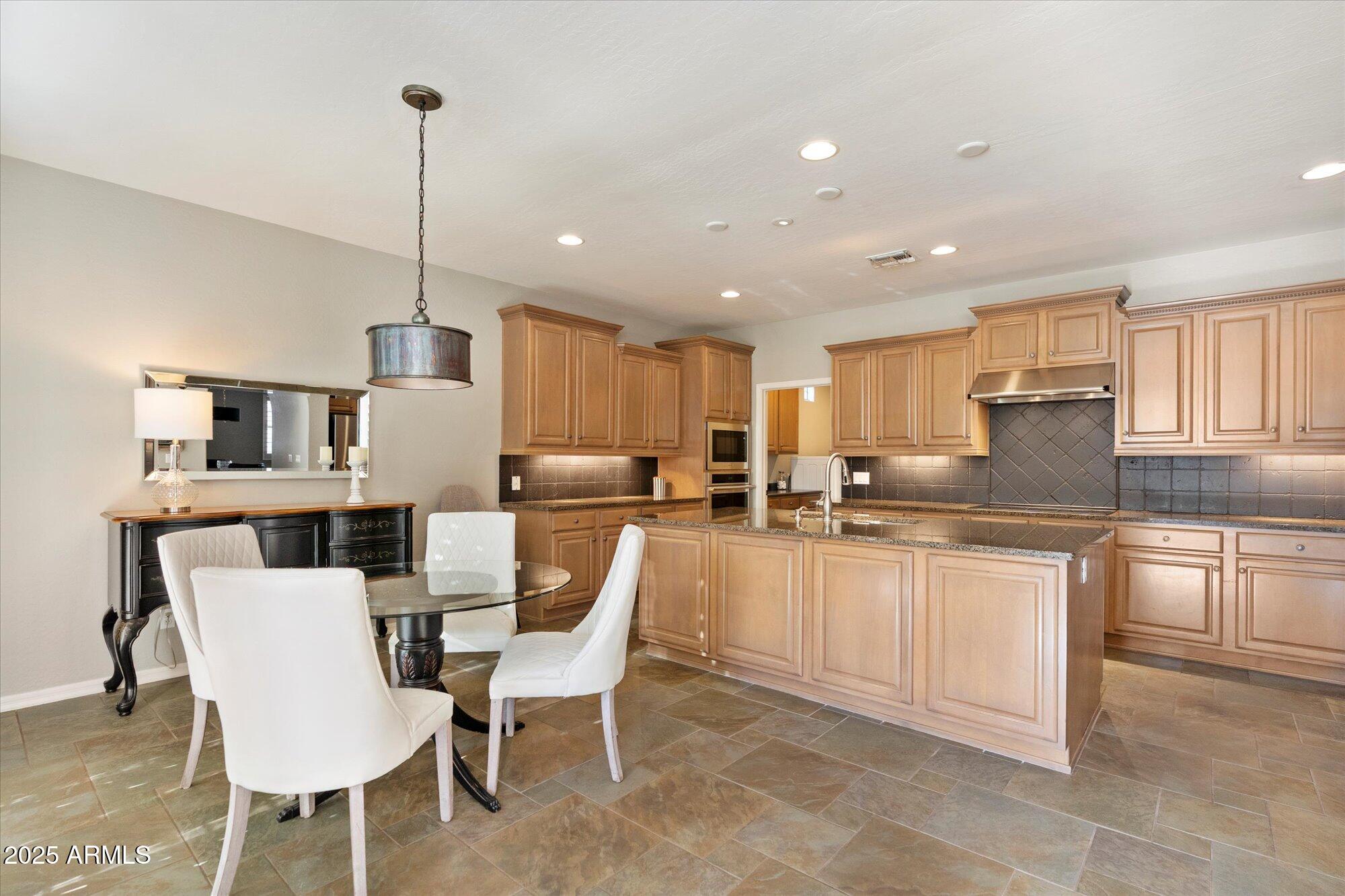 3973 E Hummingbird Lane