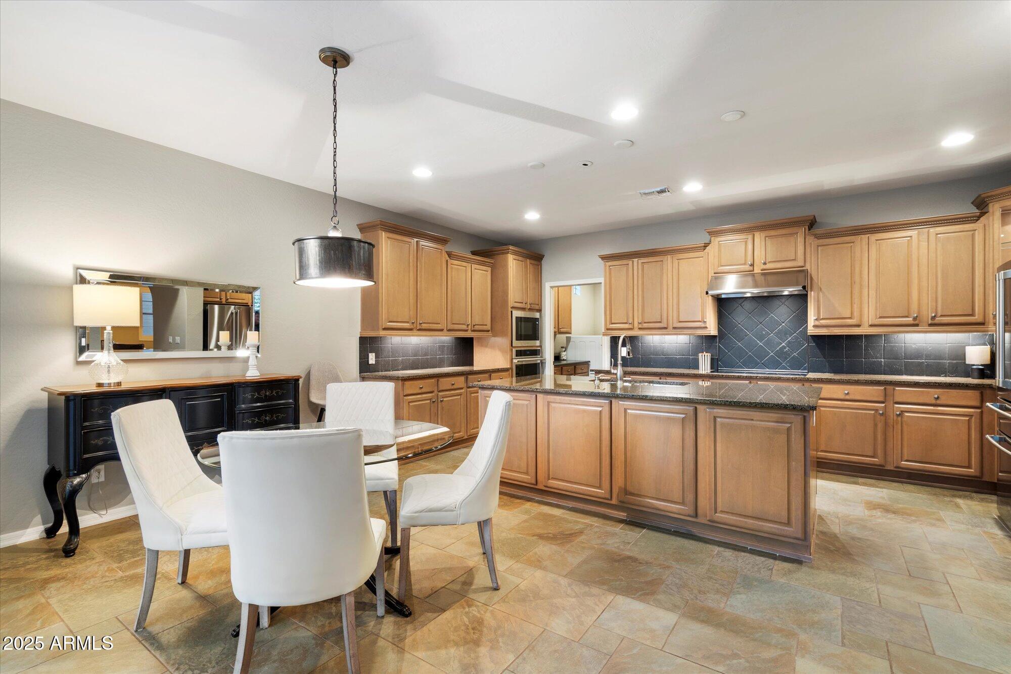 3973 E Hummingbird Lane