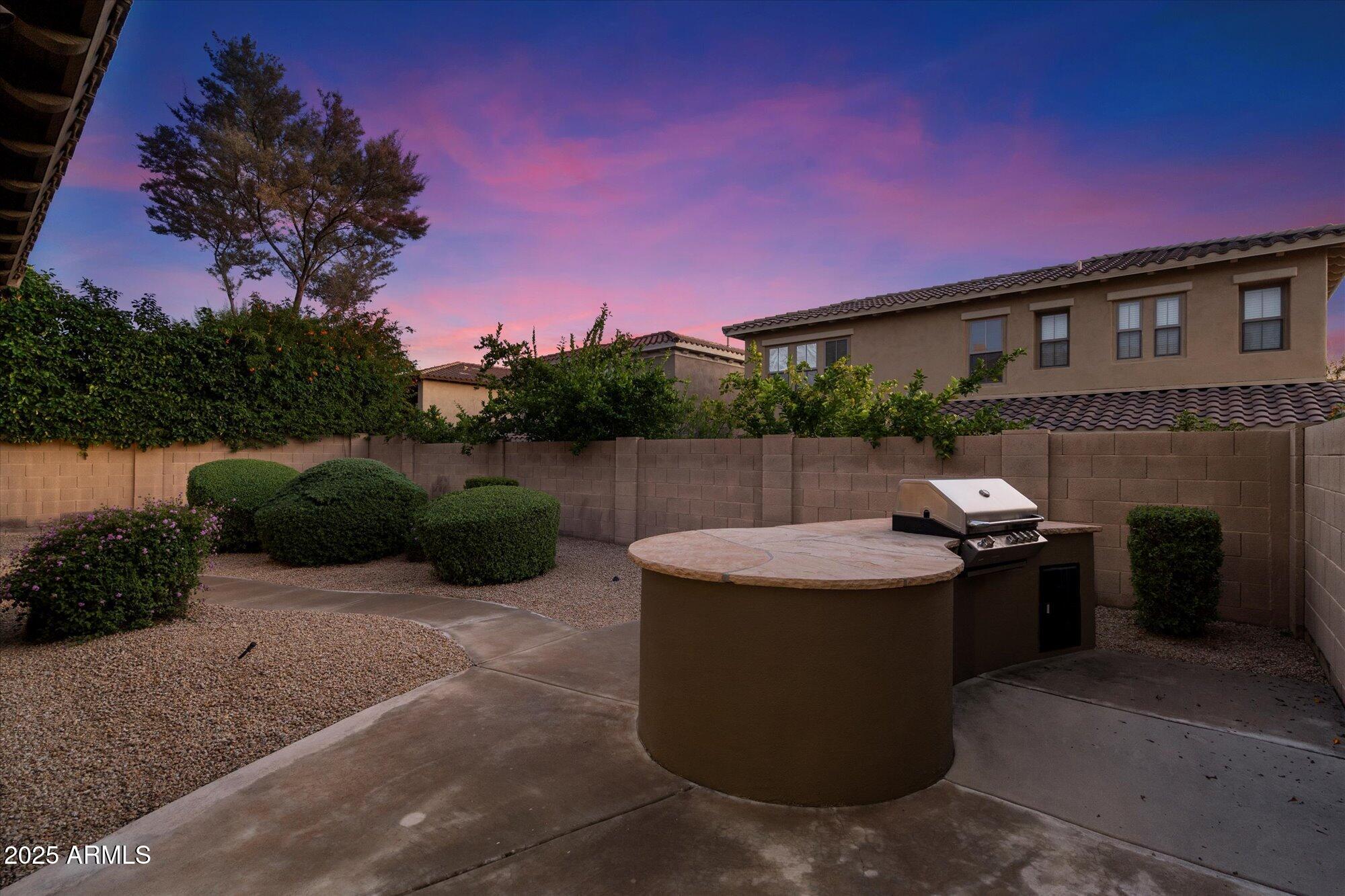 3973 E Hummingbird Lane