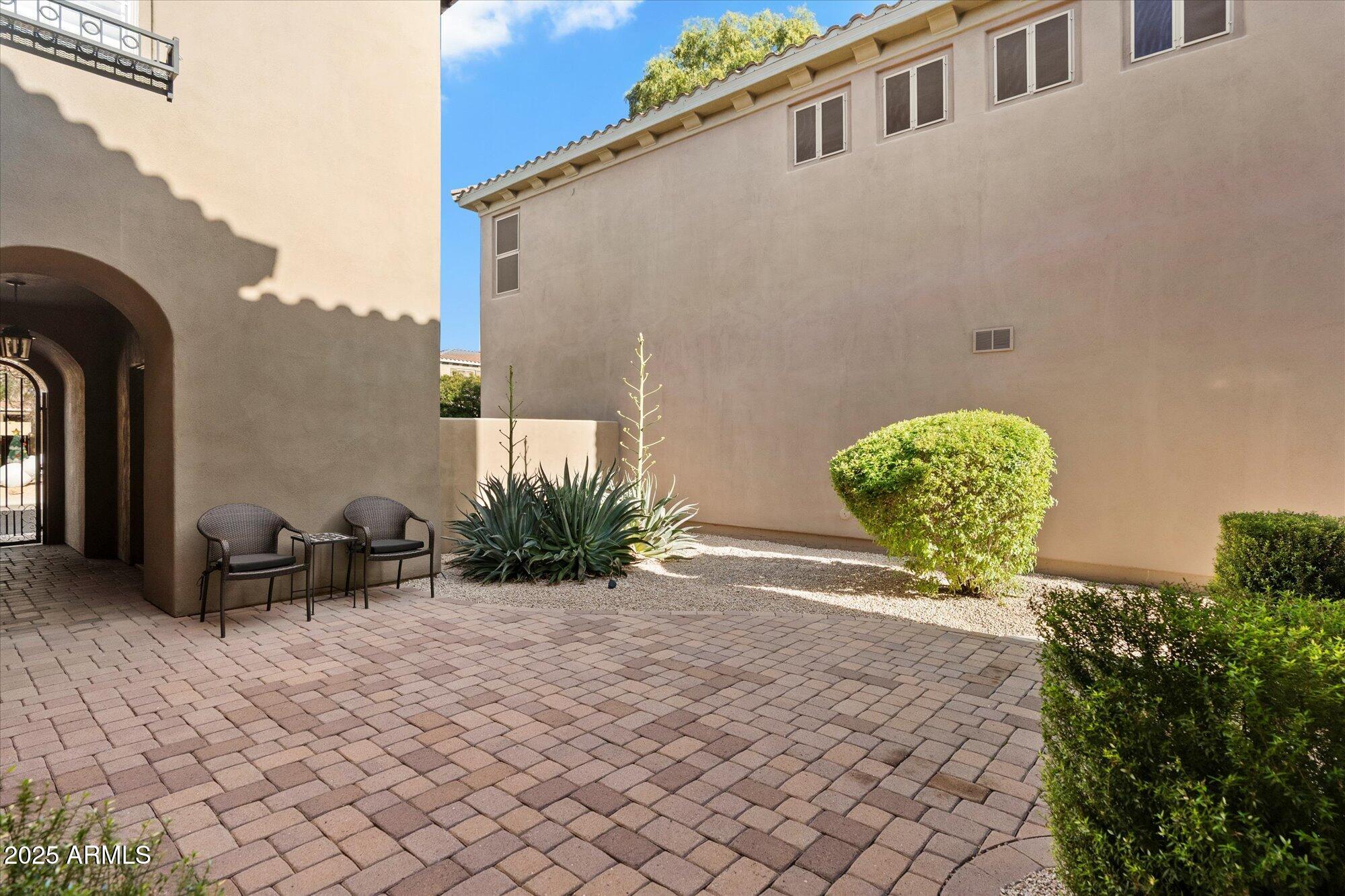 3973 E Hummingbird Lane