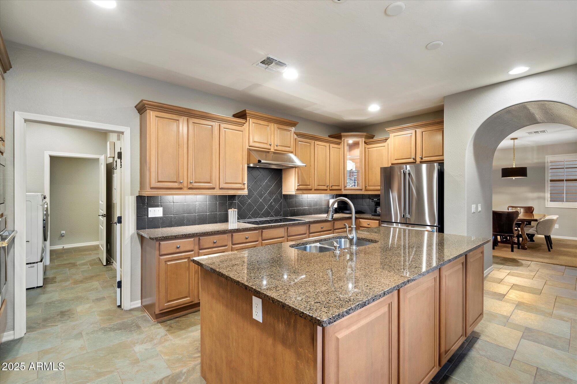 3973 E Hummingbird Lane