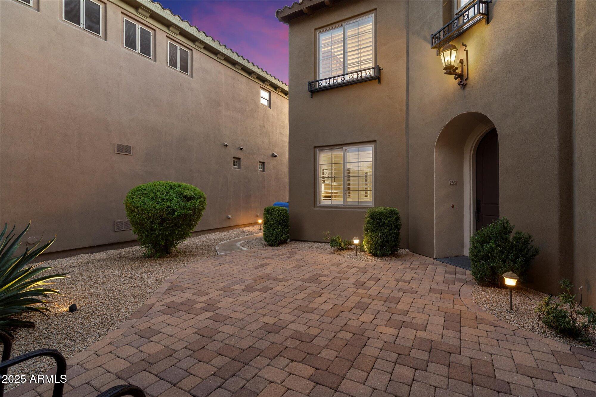 3973 E Hummingbird Lane