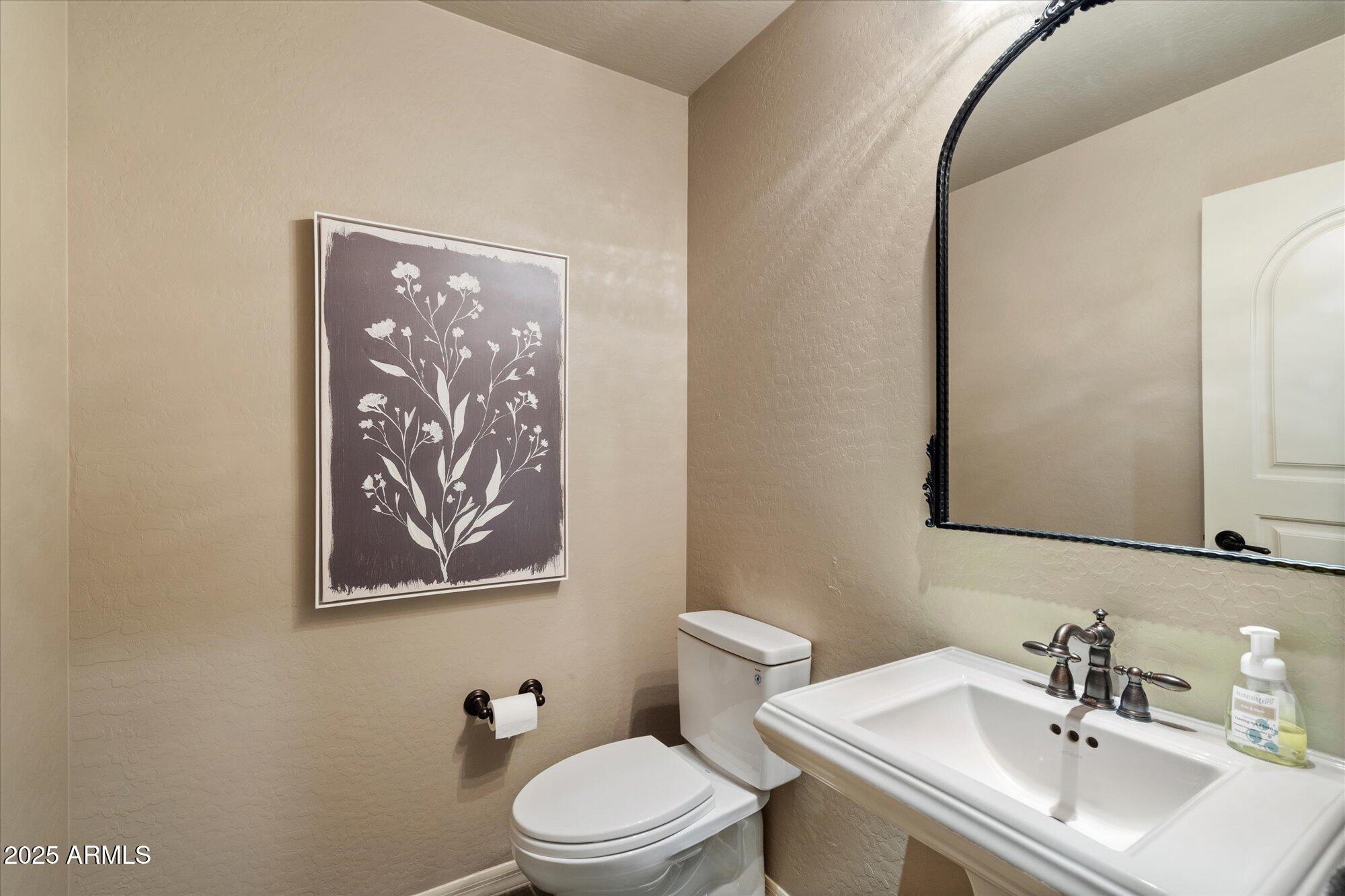 3973 E Hummingbird Lane