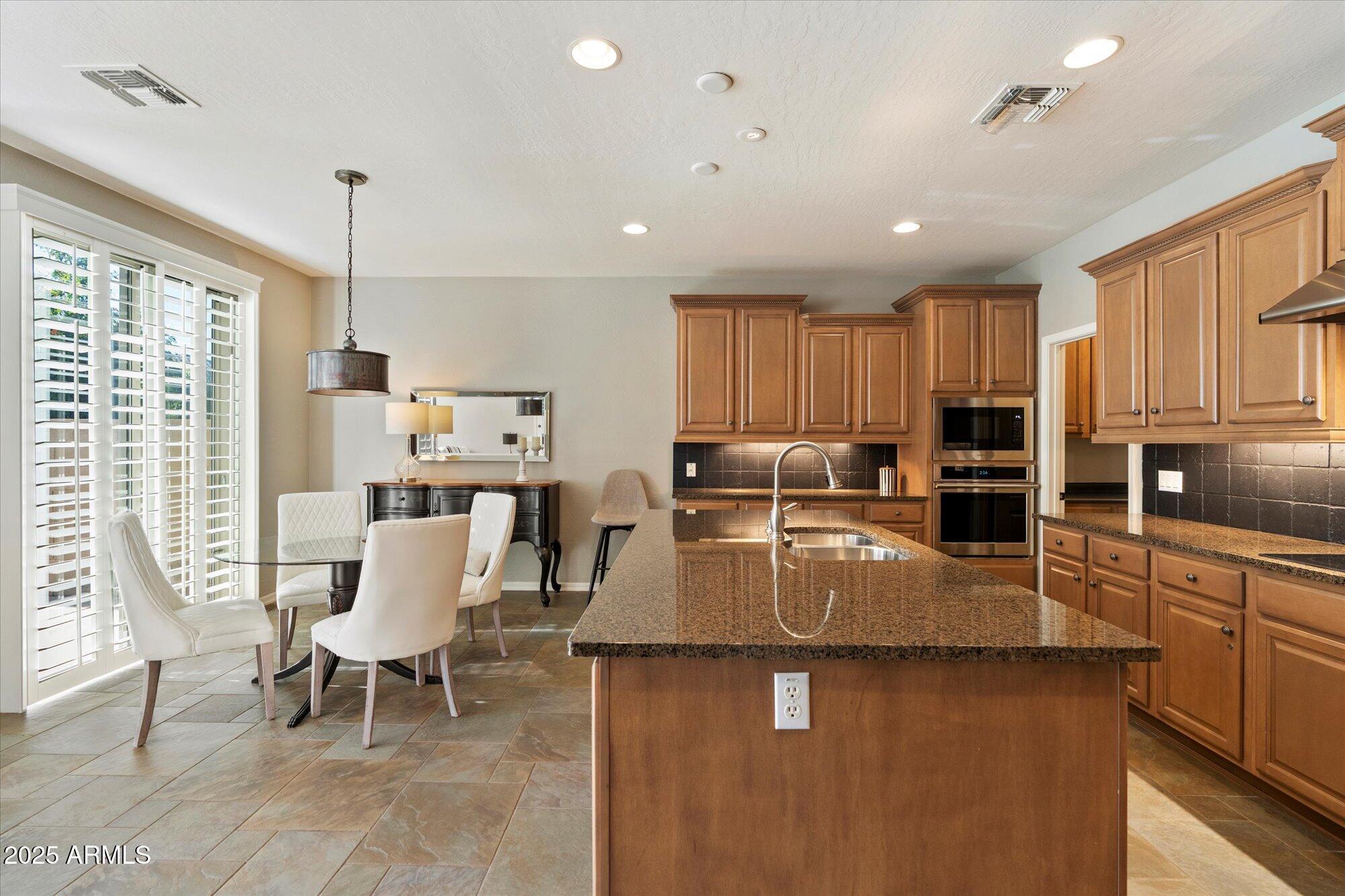 3973 E Hummingbird Lane