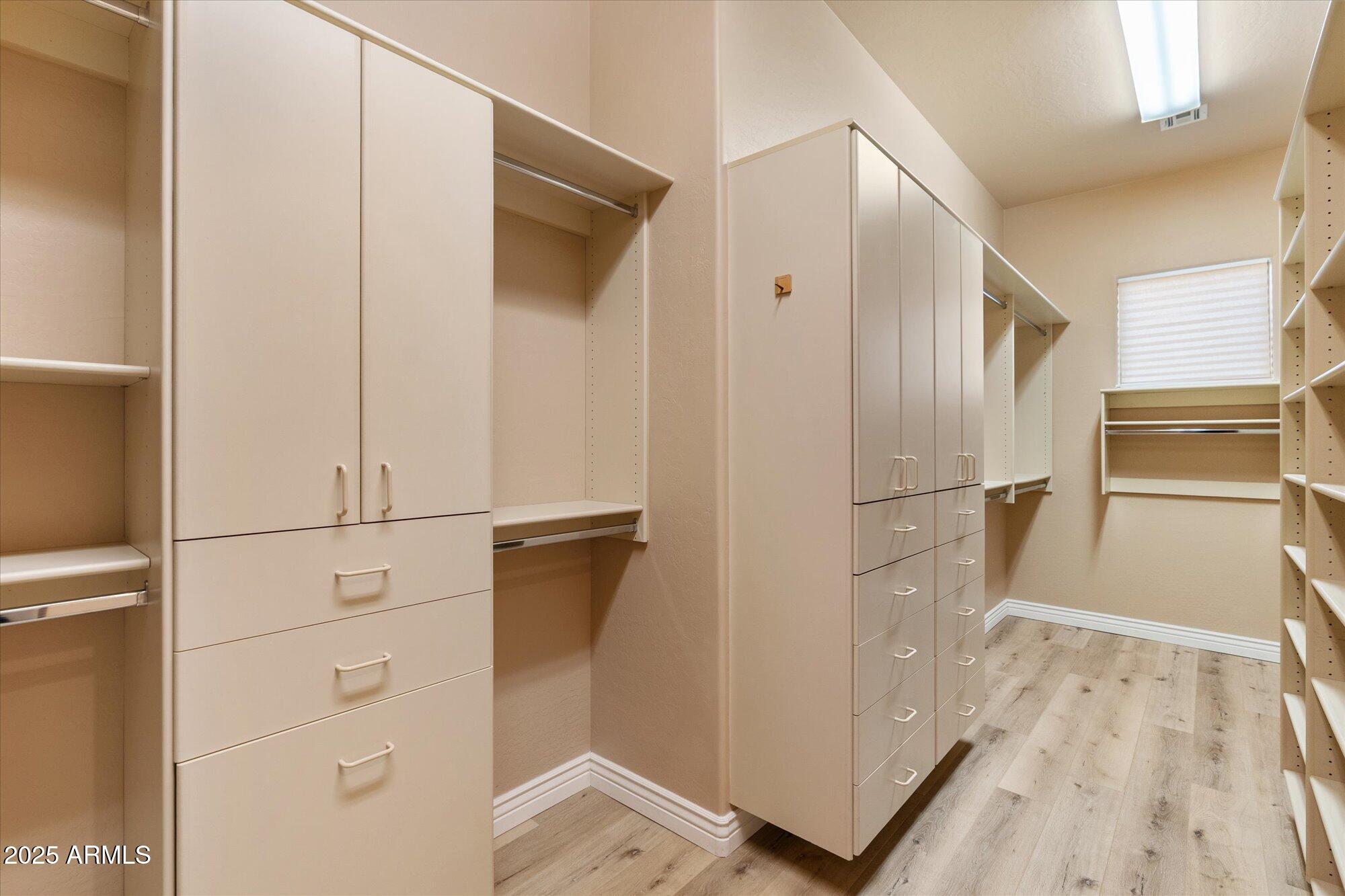 9516 E MONUMENT Drive