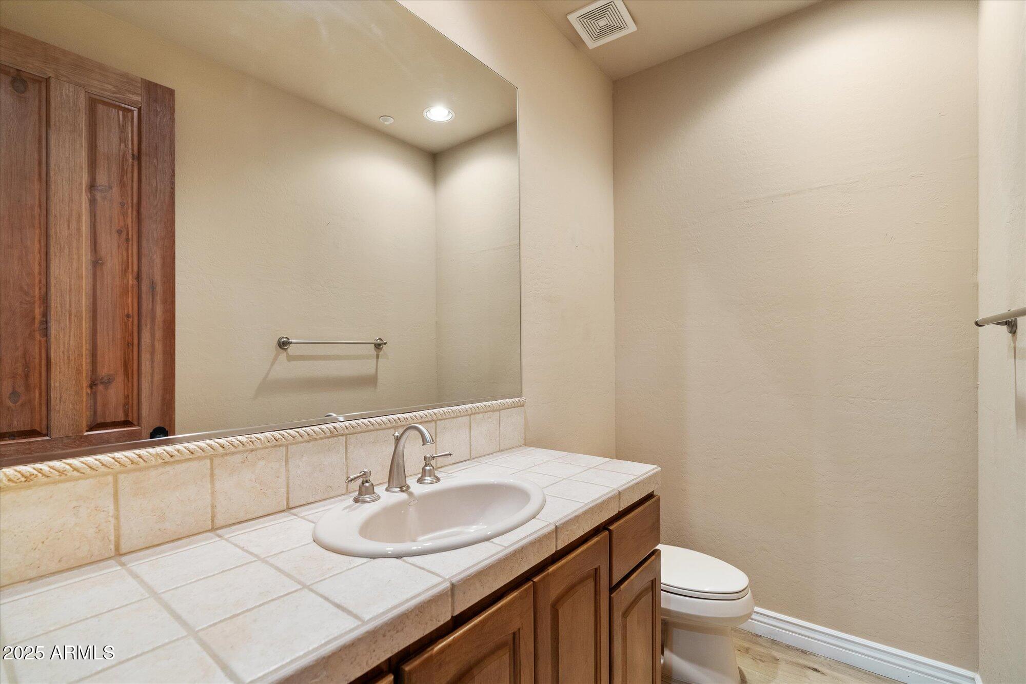 9516 E MONUMENT Drive