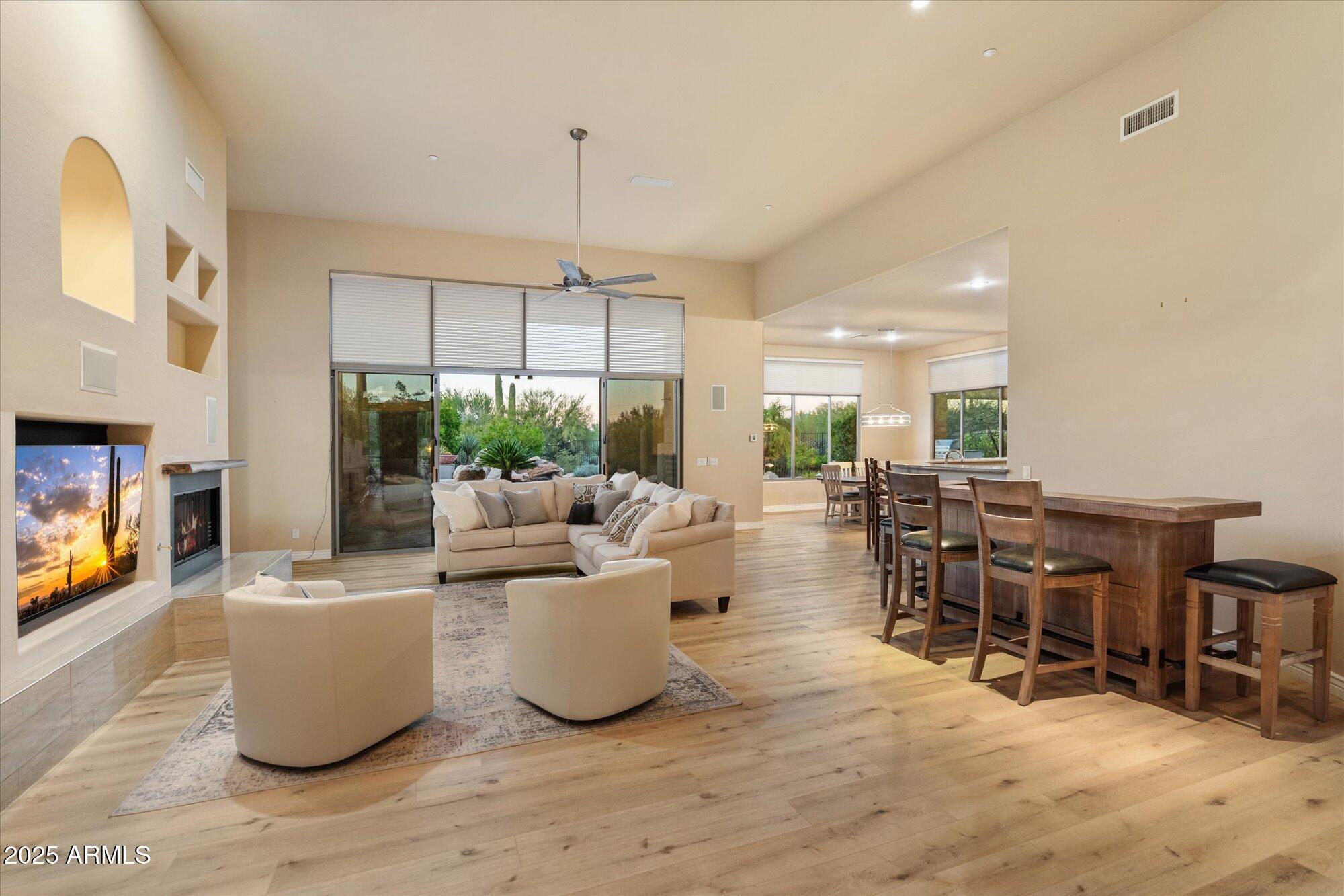 9516 E MONUMENT Drive