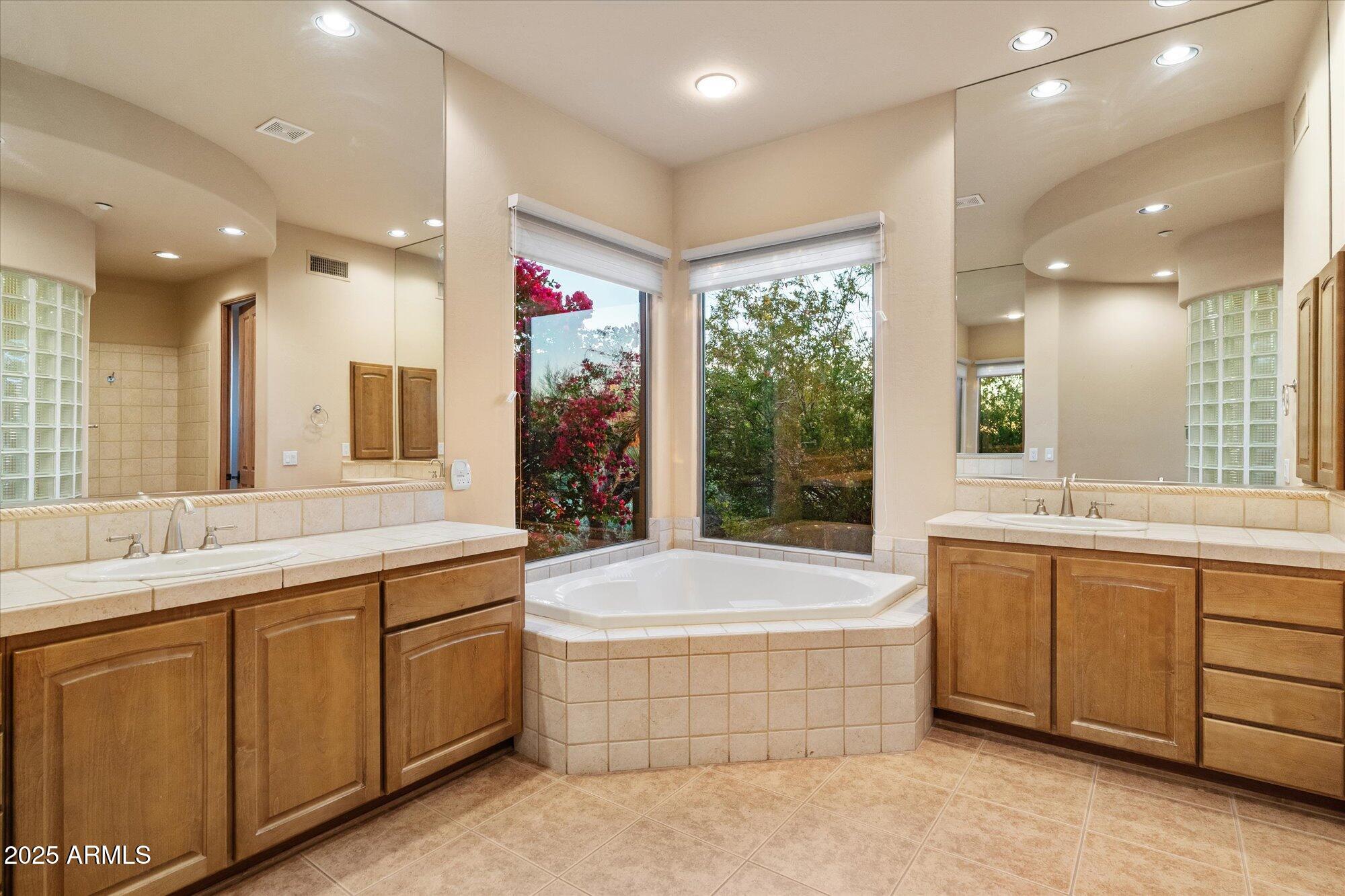 9516 E MONUMENT Drive