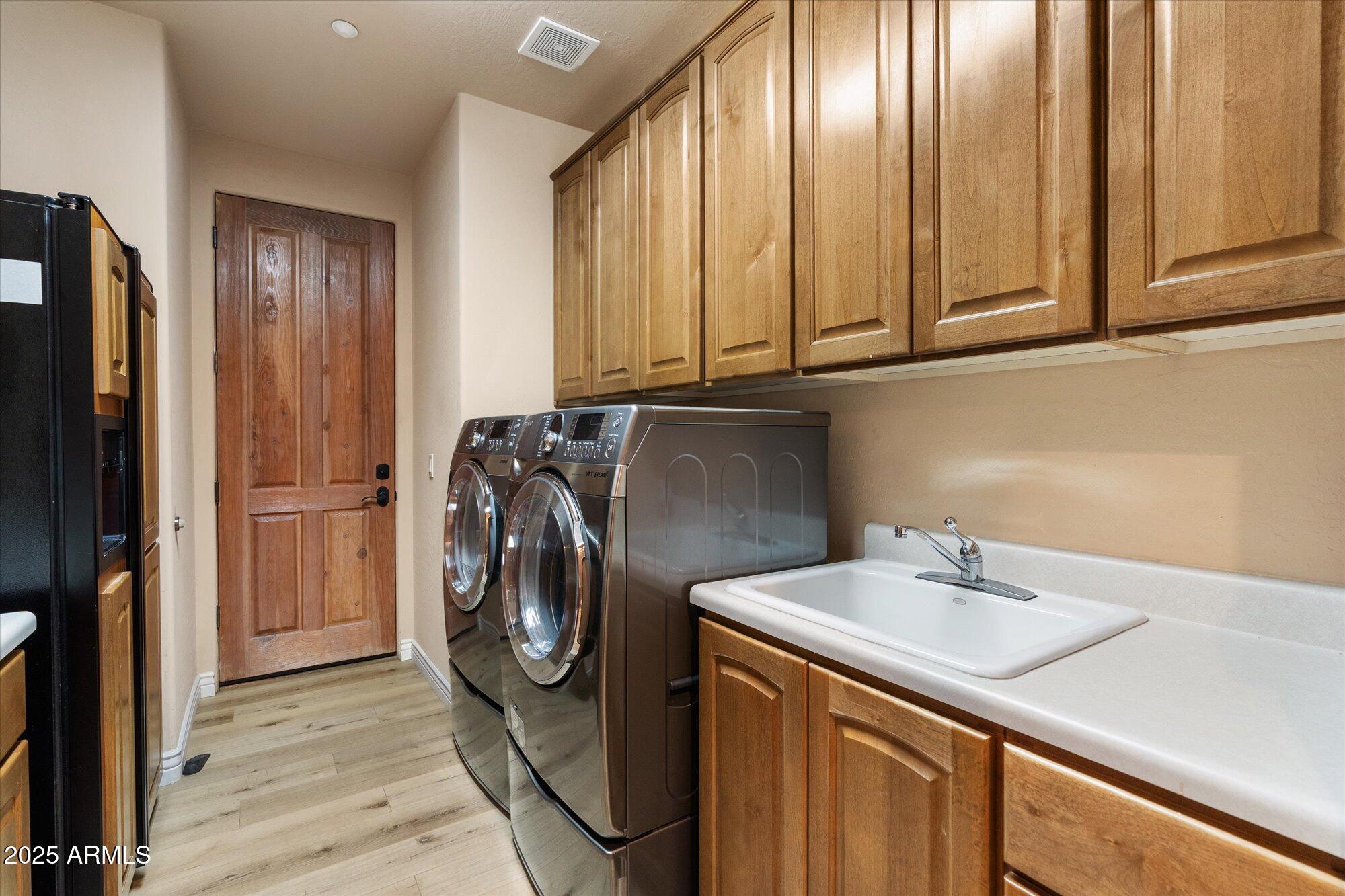 9516 E MONUMENT Drive