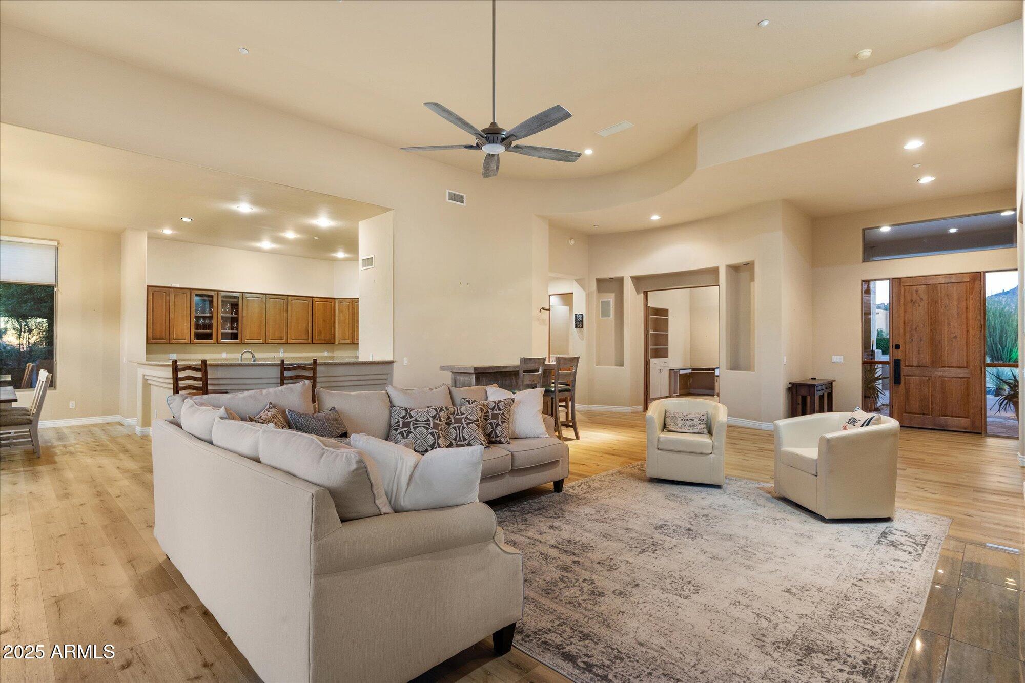 9516 E MONUMENT Drive