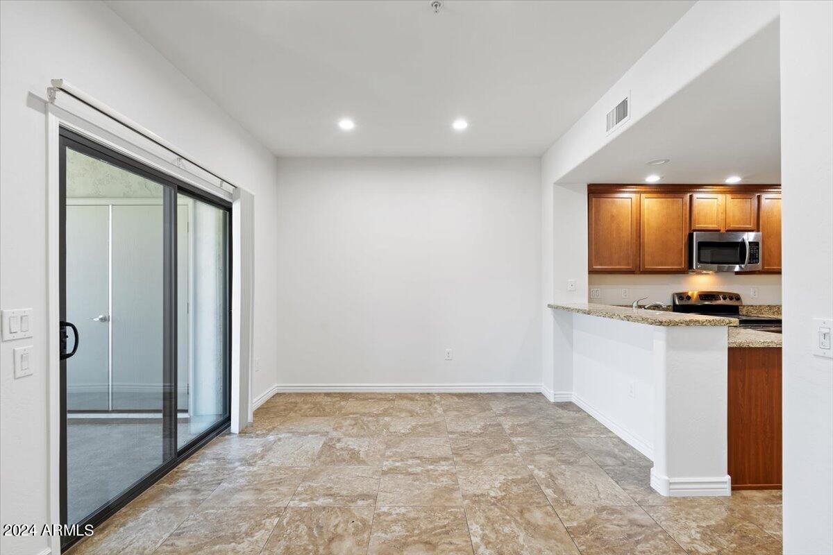 21320 N 56TH Street 2114