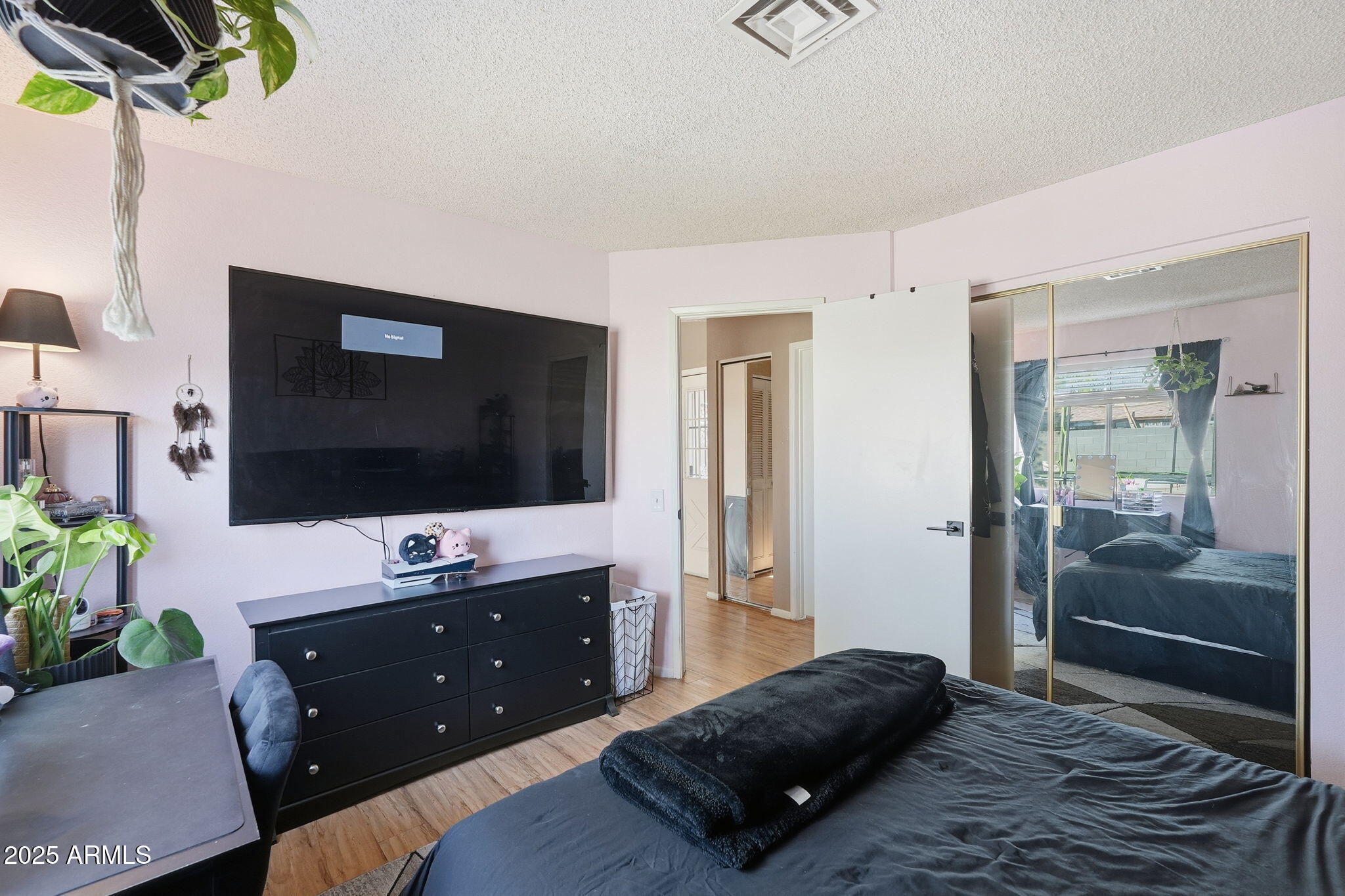 7052 W TURQUOISE Avenue