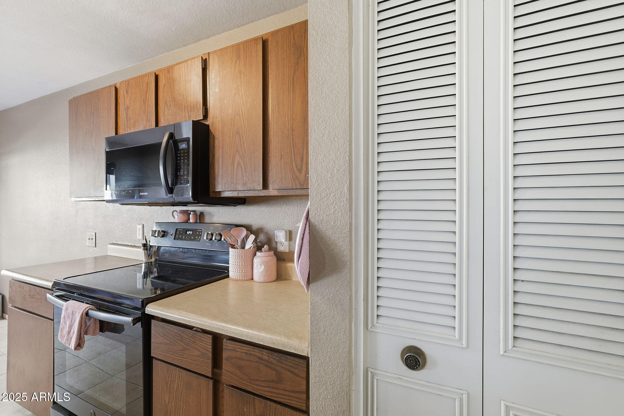 7052 W TURQUOISE Avenue