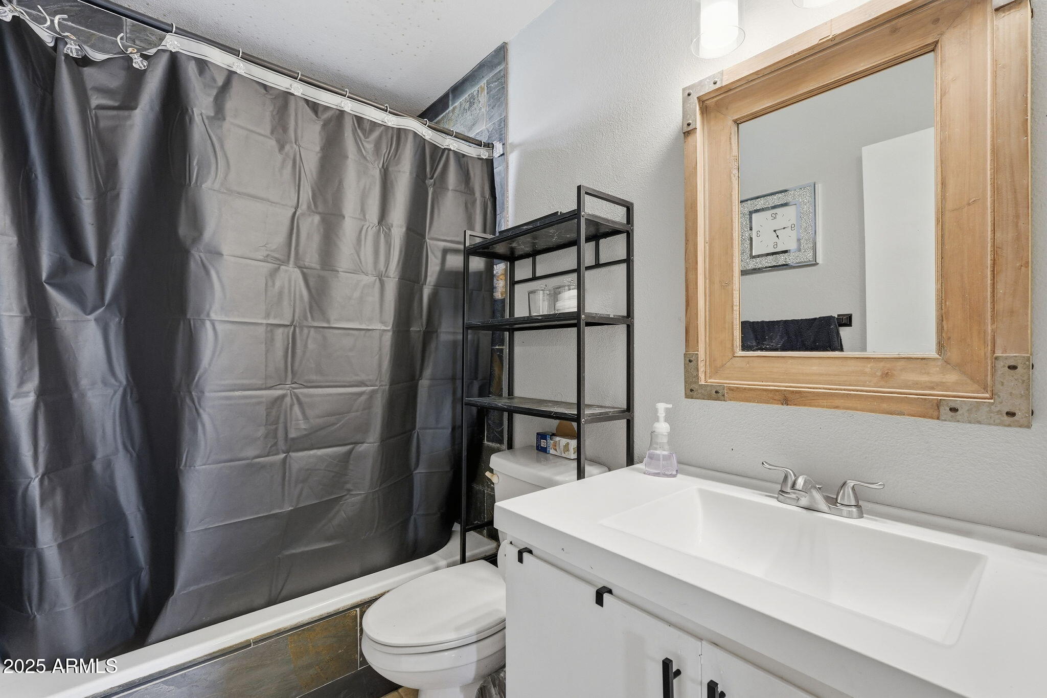 7052 W TURQUOISE Avenue